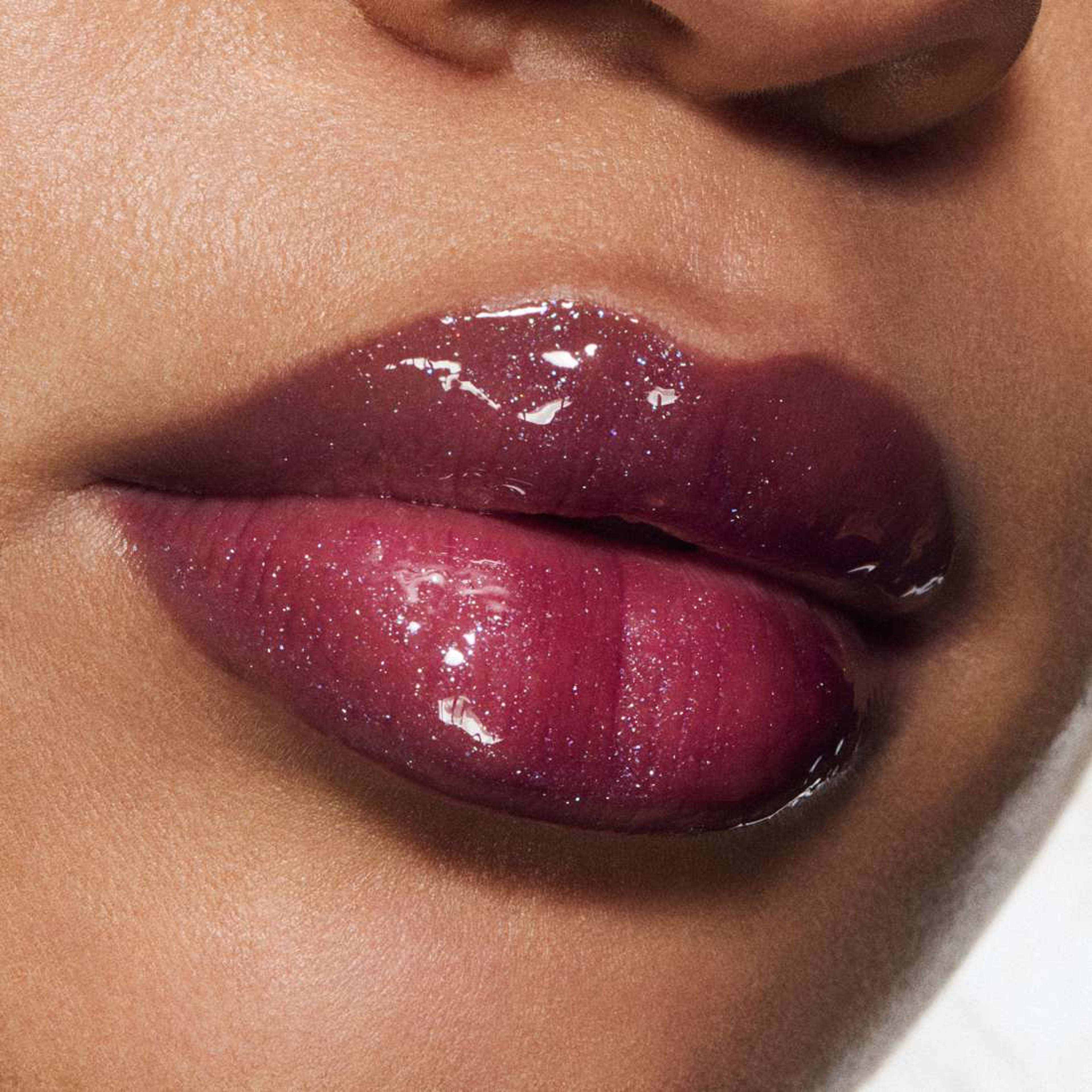 Squirt Plumping Gloss Stick, från MAC Cosmetics, i färgen Nocturnal Pearl. Klicka för att öppna bilden i stort format