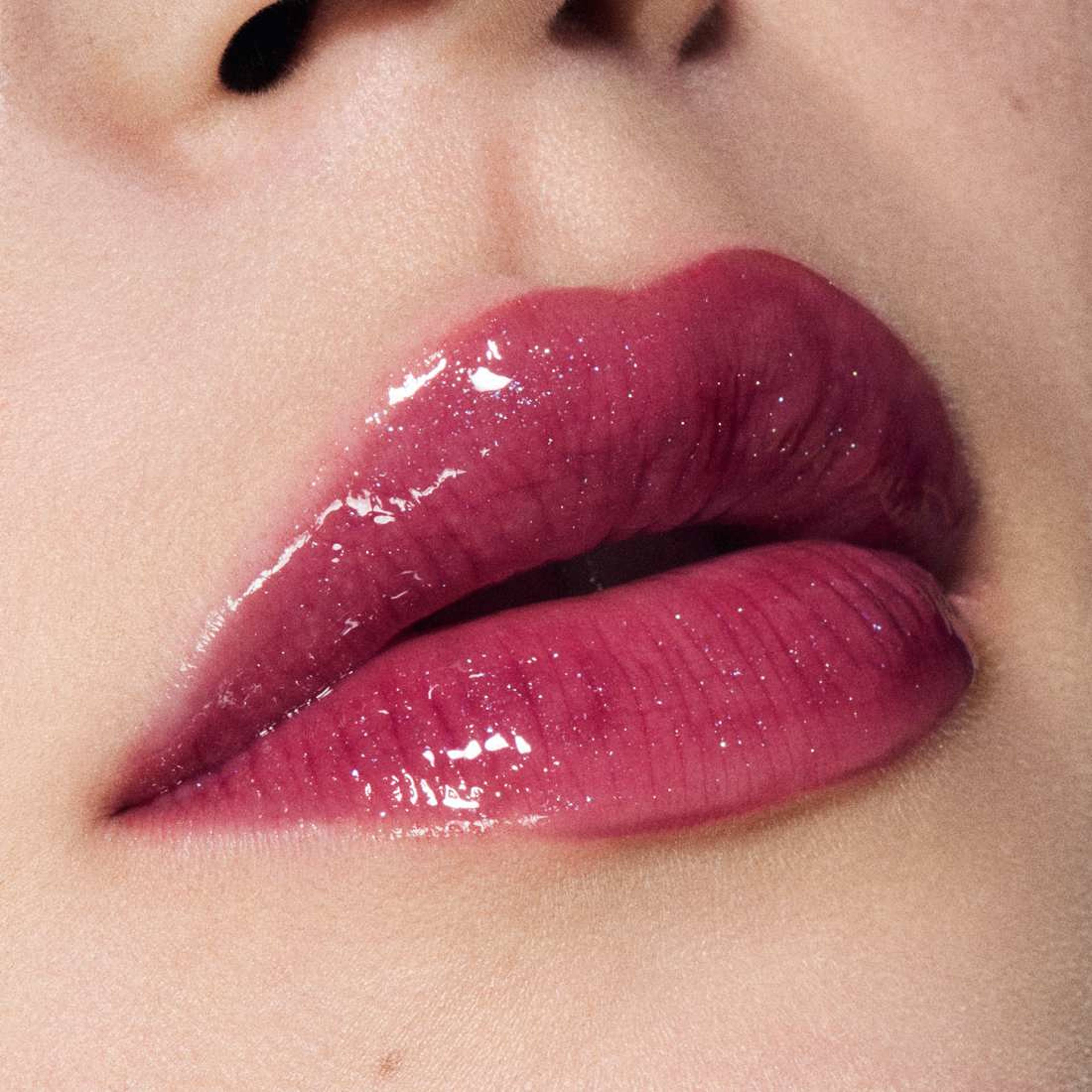 Squirt Plumping Gloss Stick, från MAC Cosmetics, i färgen Nocturnal Pearl. Klicka för att öppna bilden i stort format