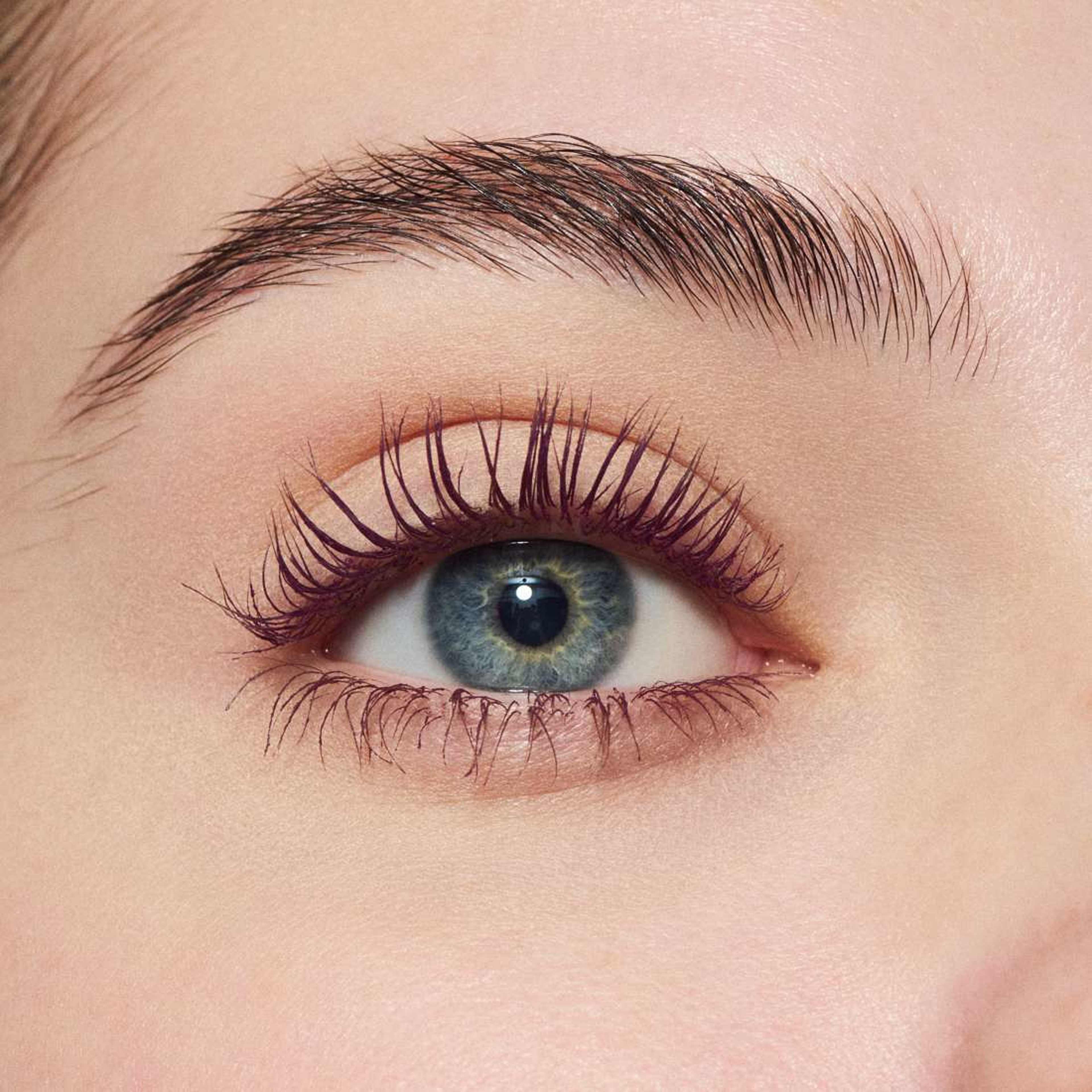 Macstack Elevated Blue Mascara, från MAC Cosmetics, i färgen Midnight Stack. Klicka för att öppna bilden i stort format