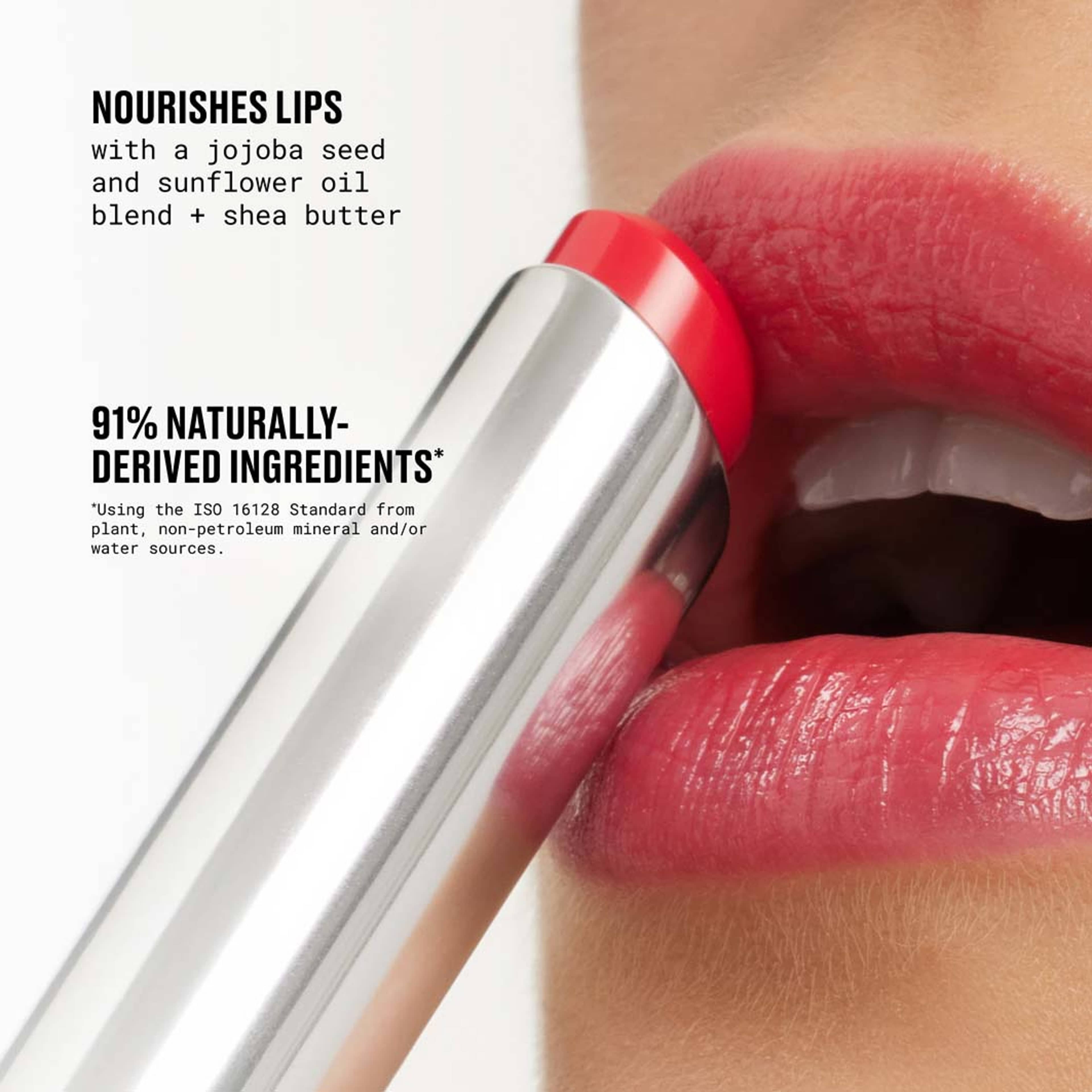 Glow Play Lip Balm, från MAC Cosmetics, i färgen Baby Doll. Klicka för att öppna bilden i stort format