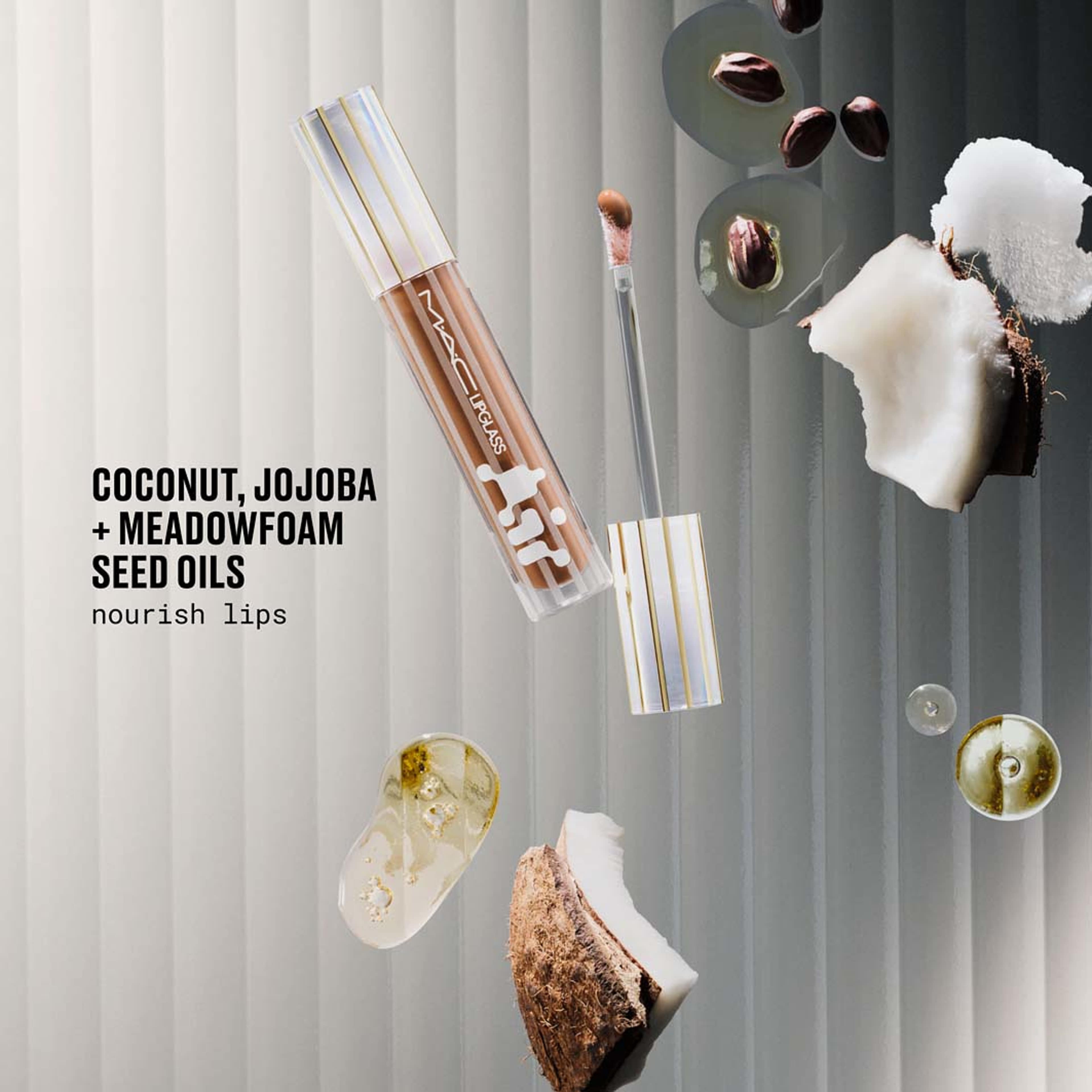 Lipglass Air Mini Non-Sticky Gloss, från MAC Cosmetics, i färgen Frosting-wn. Klicka för att öppna bilden i stort format