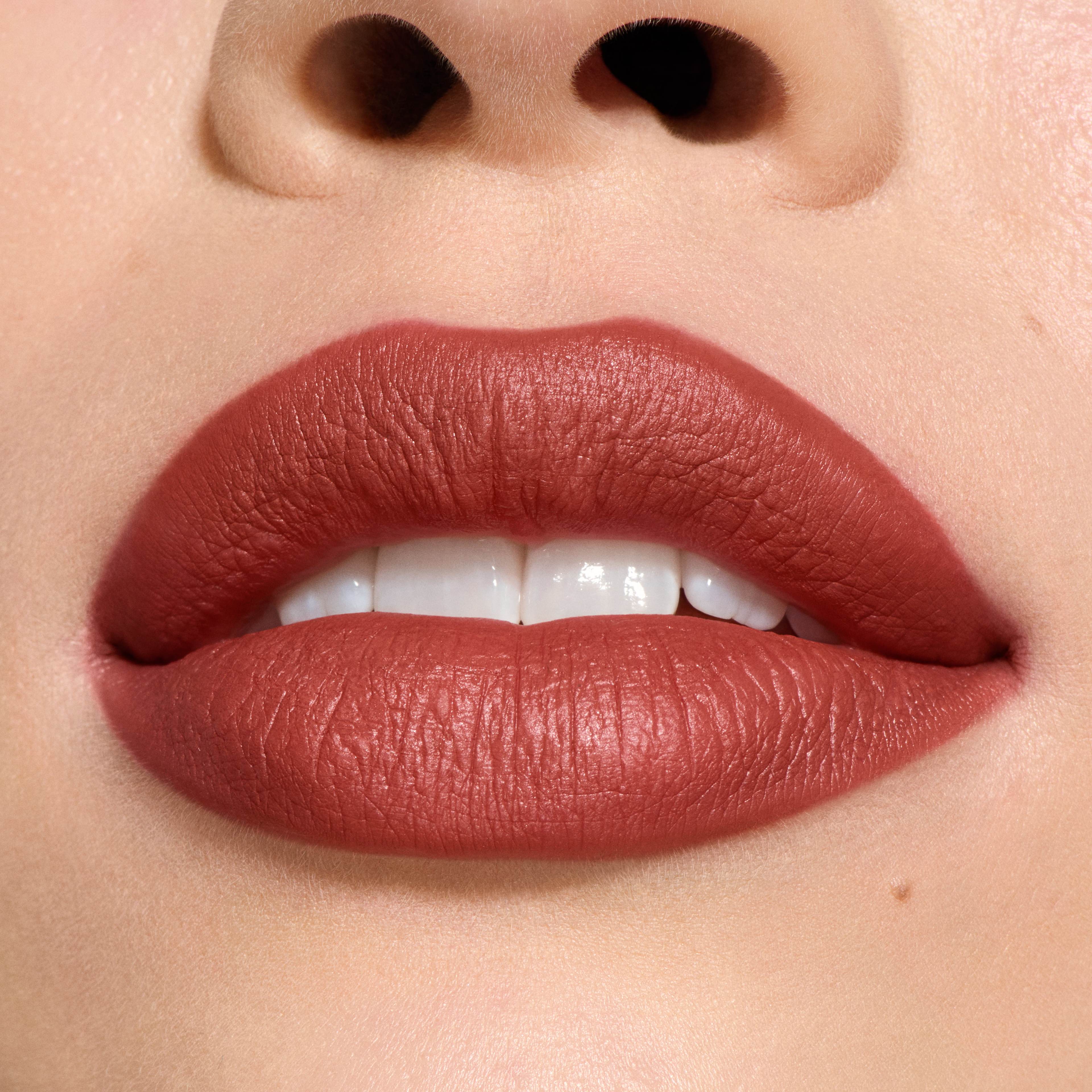 Macximal Silky Matte Lipstick, från MAC Cosmetics, i färgen Unbothered. Klicka för att öppna bilden i stort format