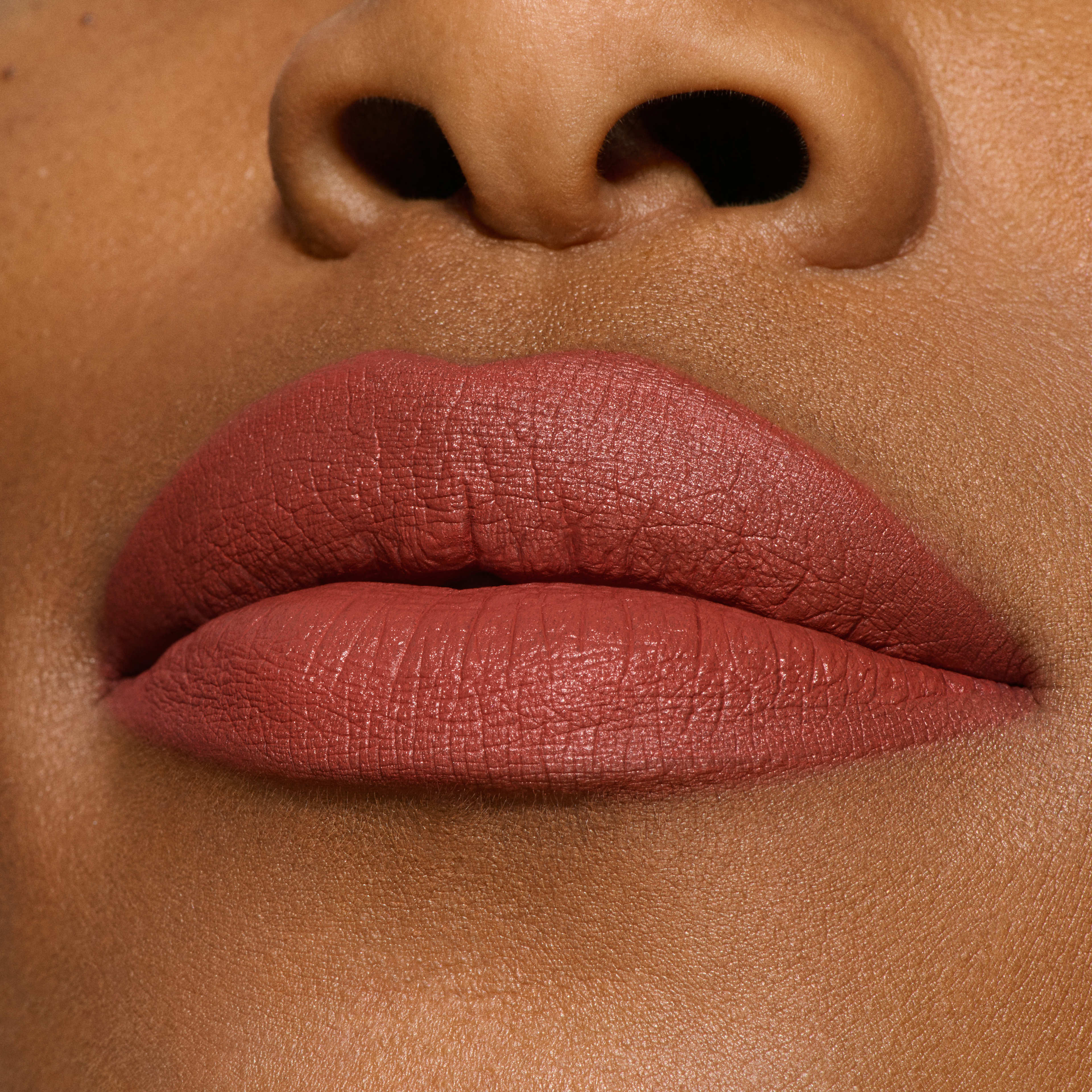Macximal Silky Matte Lipstick, från MAC Cosmetics, i färgen Unbothered. Klicka för att öppna bilden i stort format