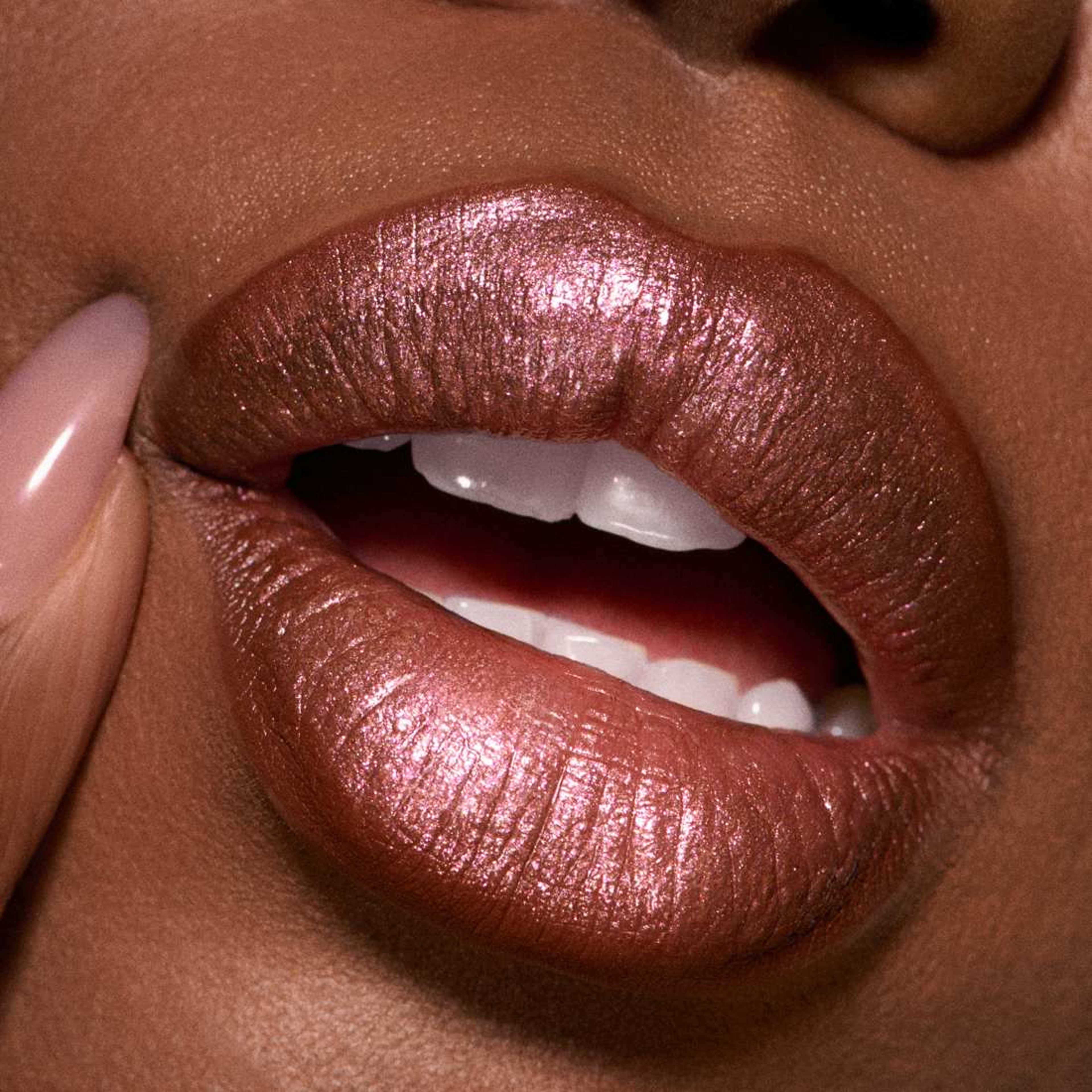 Lipstick Pencil Crayon, från MAC Cosmetics, i färgen Lightning Bug. Klicka för att öppna bilden i stort format