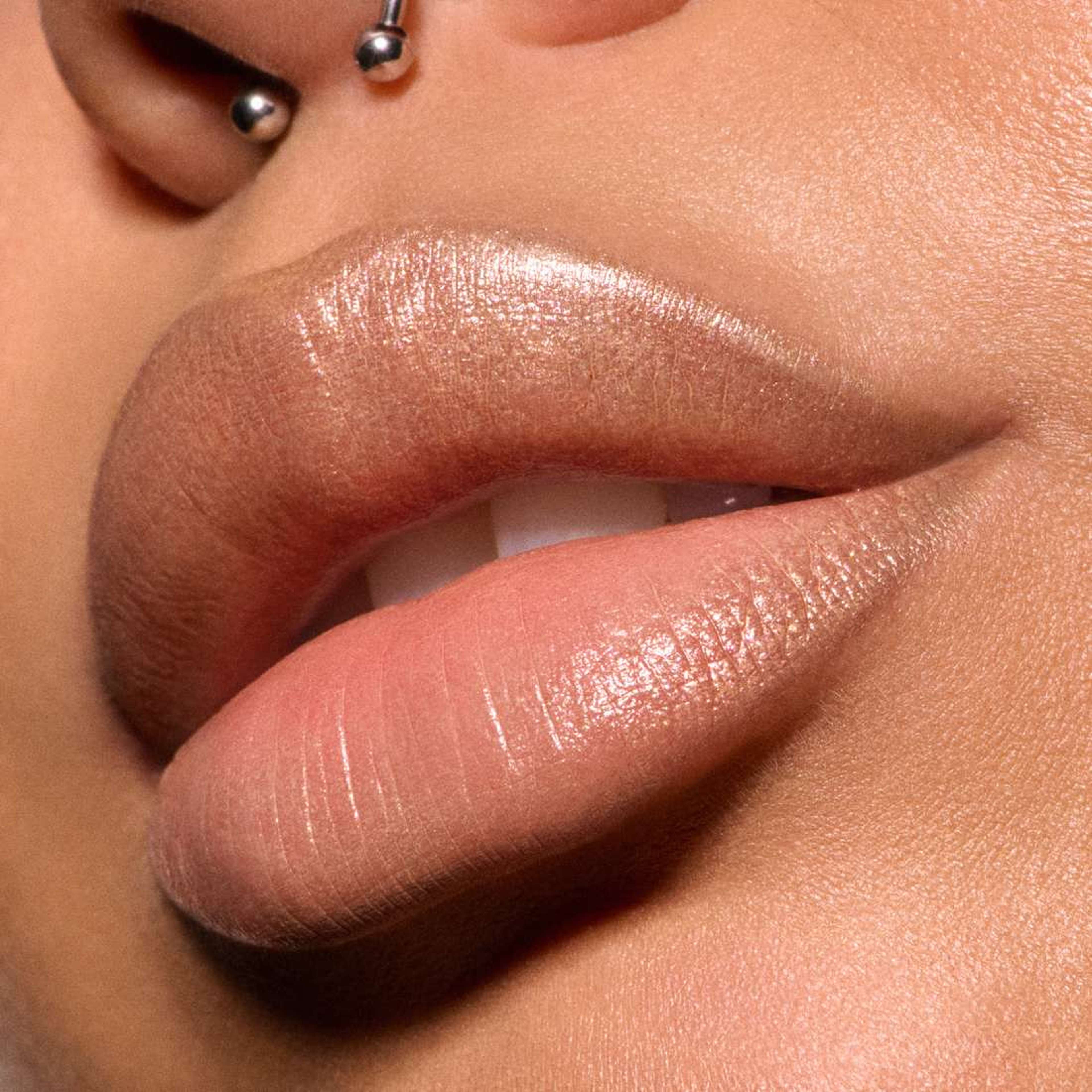 Lipstick Pencil Crayon, från MAC Cosmetics, i färgen Moon Rocket. Klicka för att öppna bilden i stort format