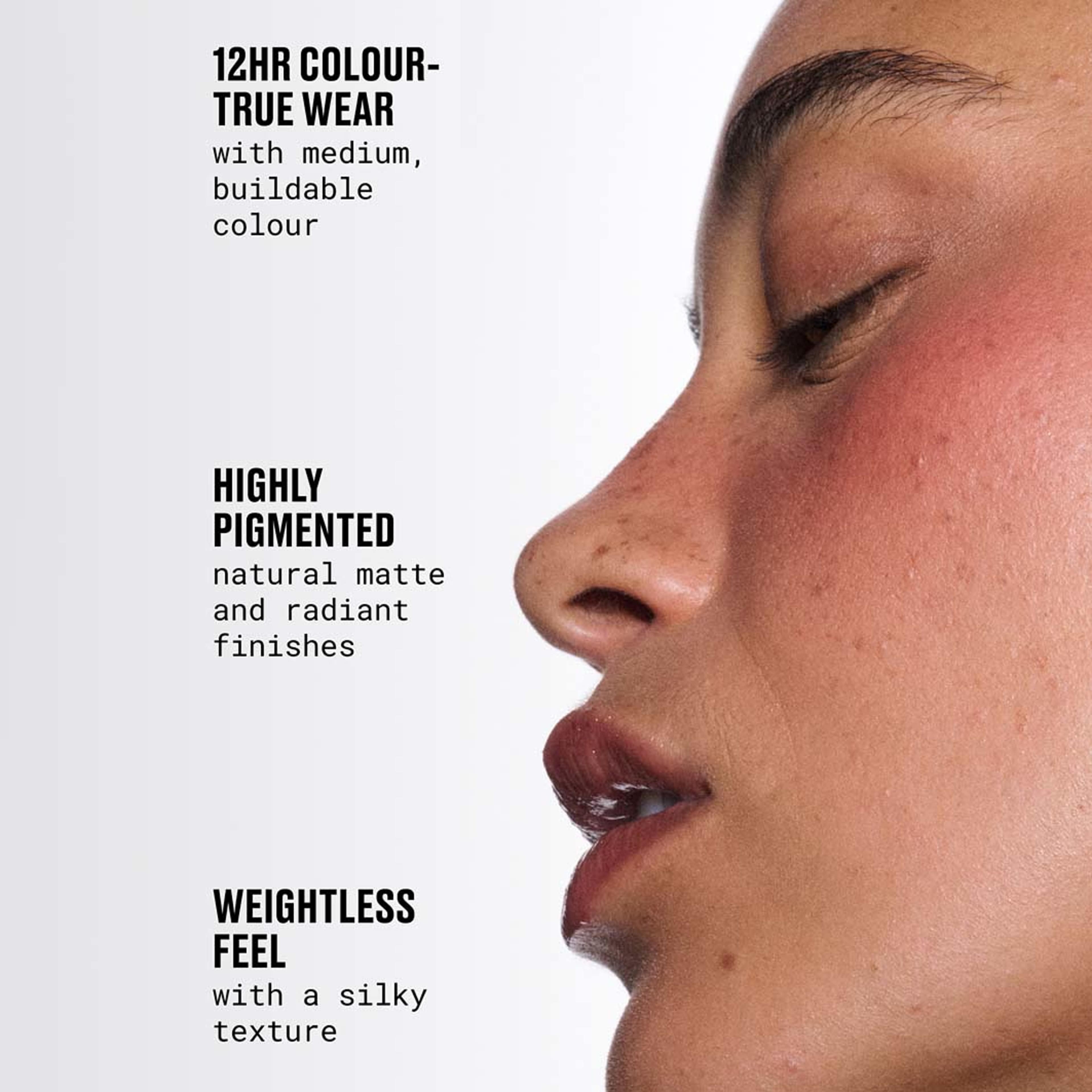 Skinfinish Colourstruck Blush, från MAC Cosmetics, i färgen Desert Rose. Klicka för att öppna bilden i stort format