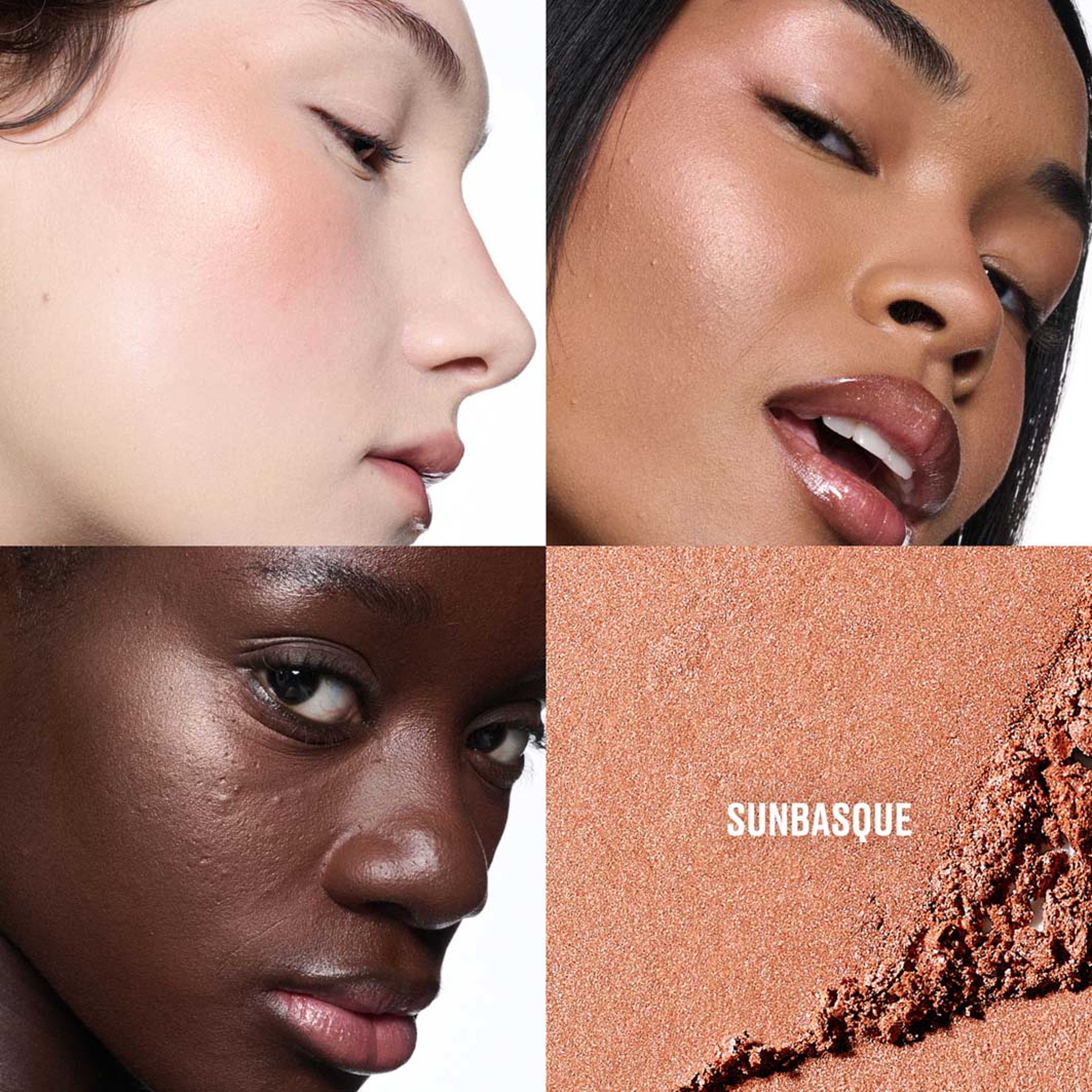 Skinfinish Colourstruck Blush, från MAC Cosmetics, i färgen Sunbasque. Klicka för att öppna bilden i stort format