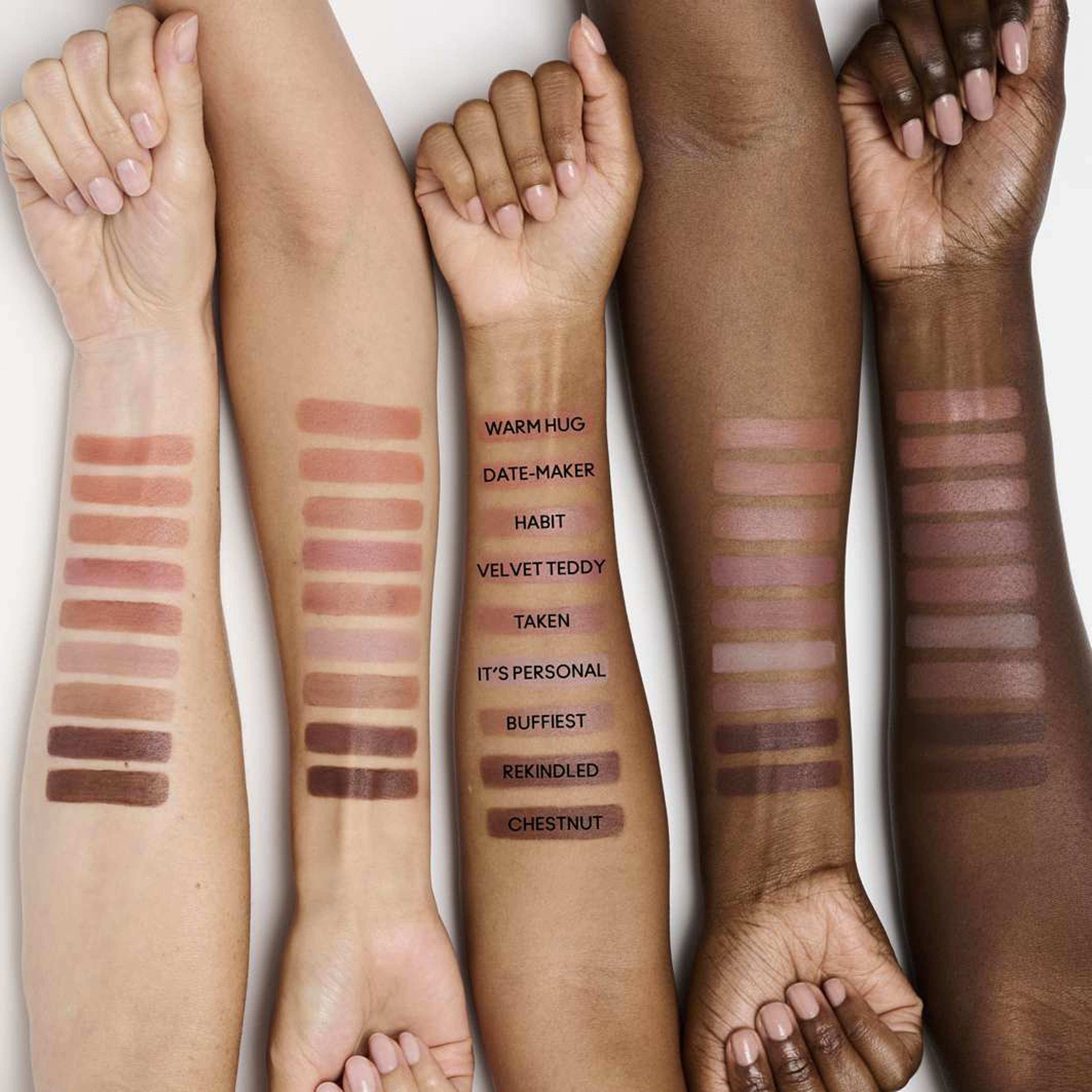 Powder Kiss Lip + Cheek Mousse, från MAC Cosmetics, i färgen More The Mehr-ier. Klicka för att öppna bilden i stort format