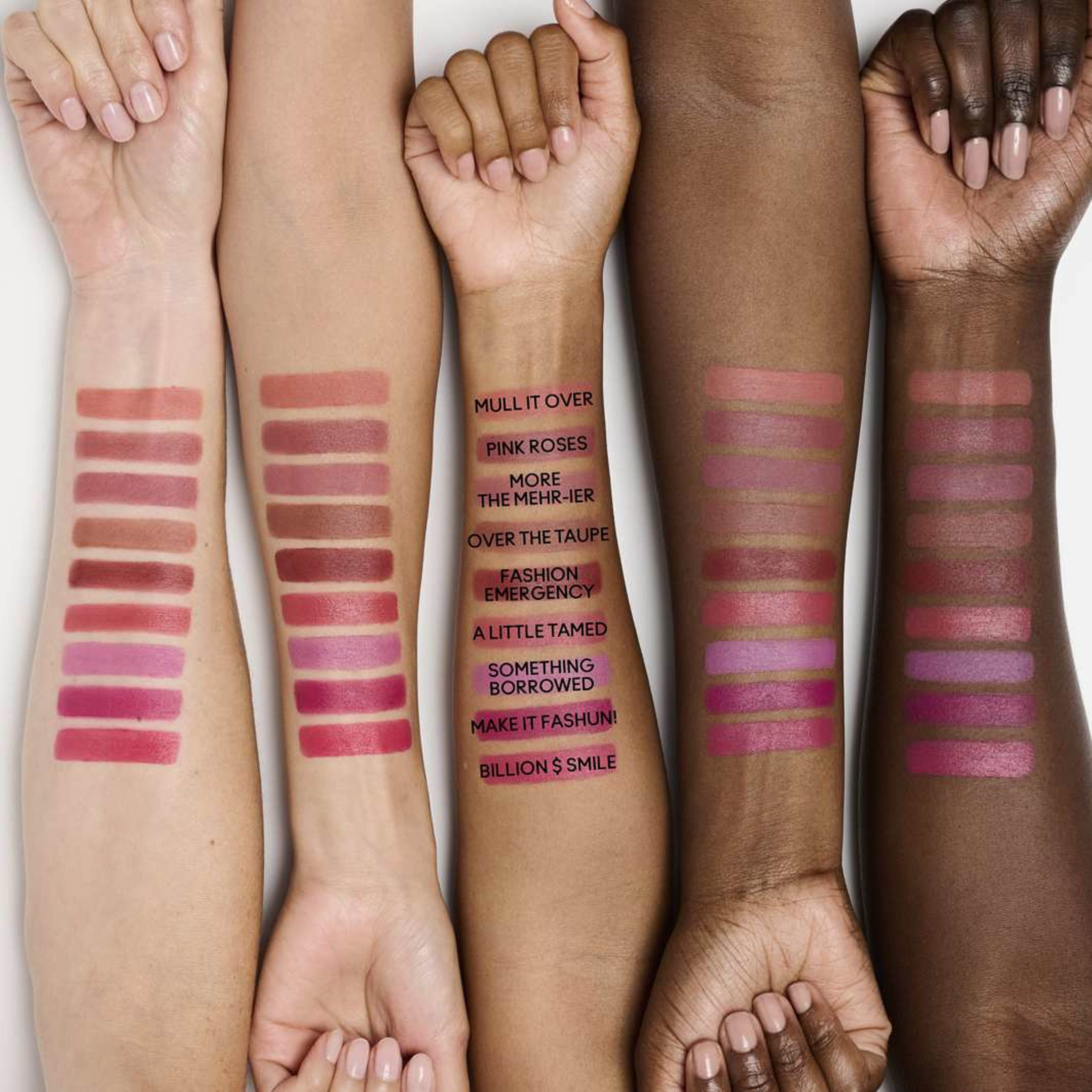 Powder Kiss Lip + Cheek Mousse, från MAC Cosmetics, i färgen More The Mehr-ier. Klicka för att öppna bilden i stort format