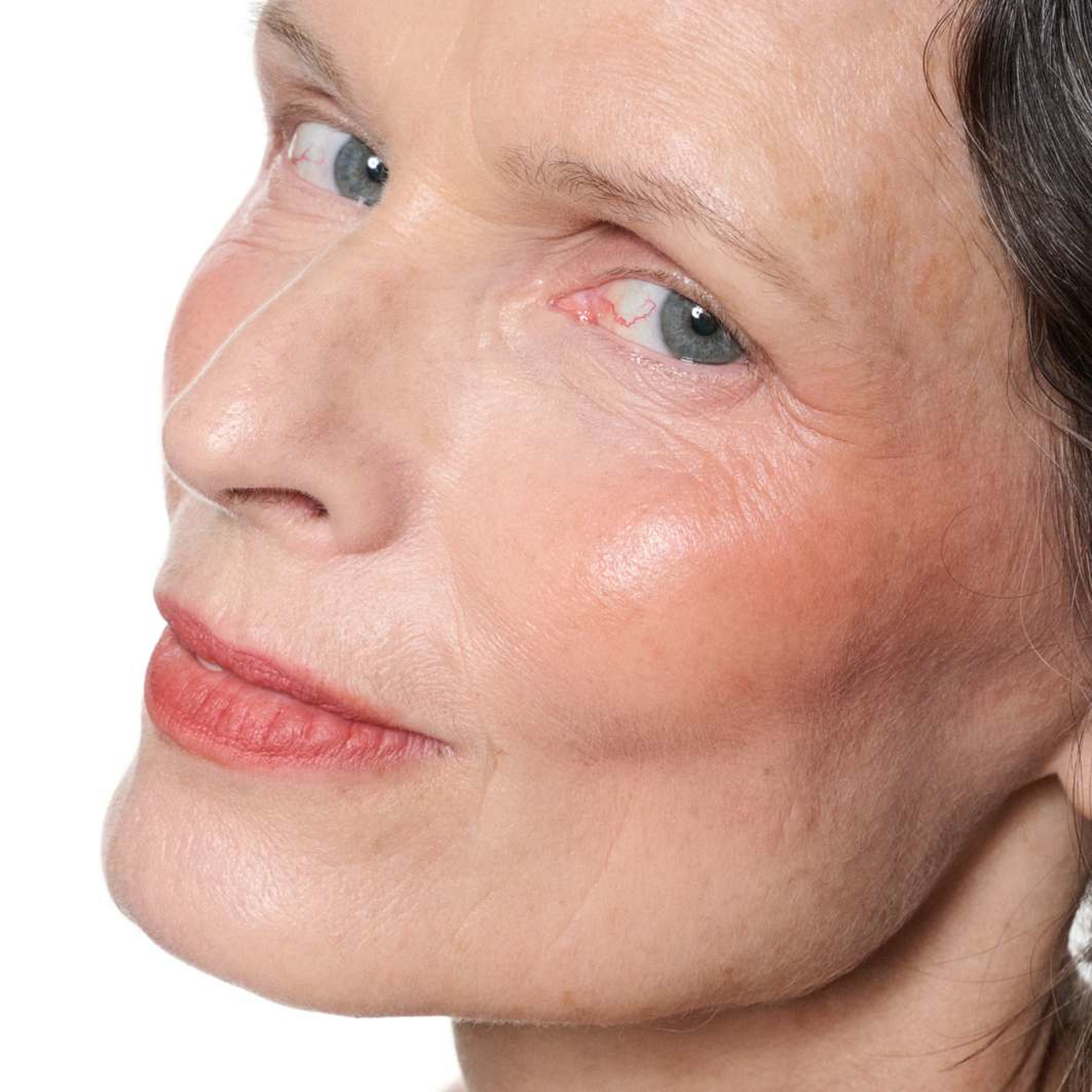 Powder Kiss Lip + Cheek Mousse, från MAC Cosmetics, i färgen Marrakesh-mere. Klicka för att öppna bilden i stort format