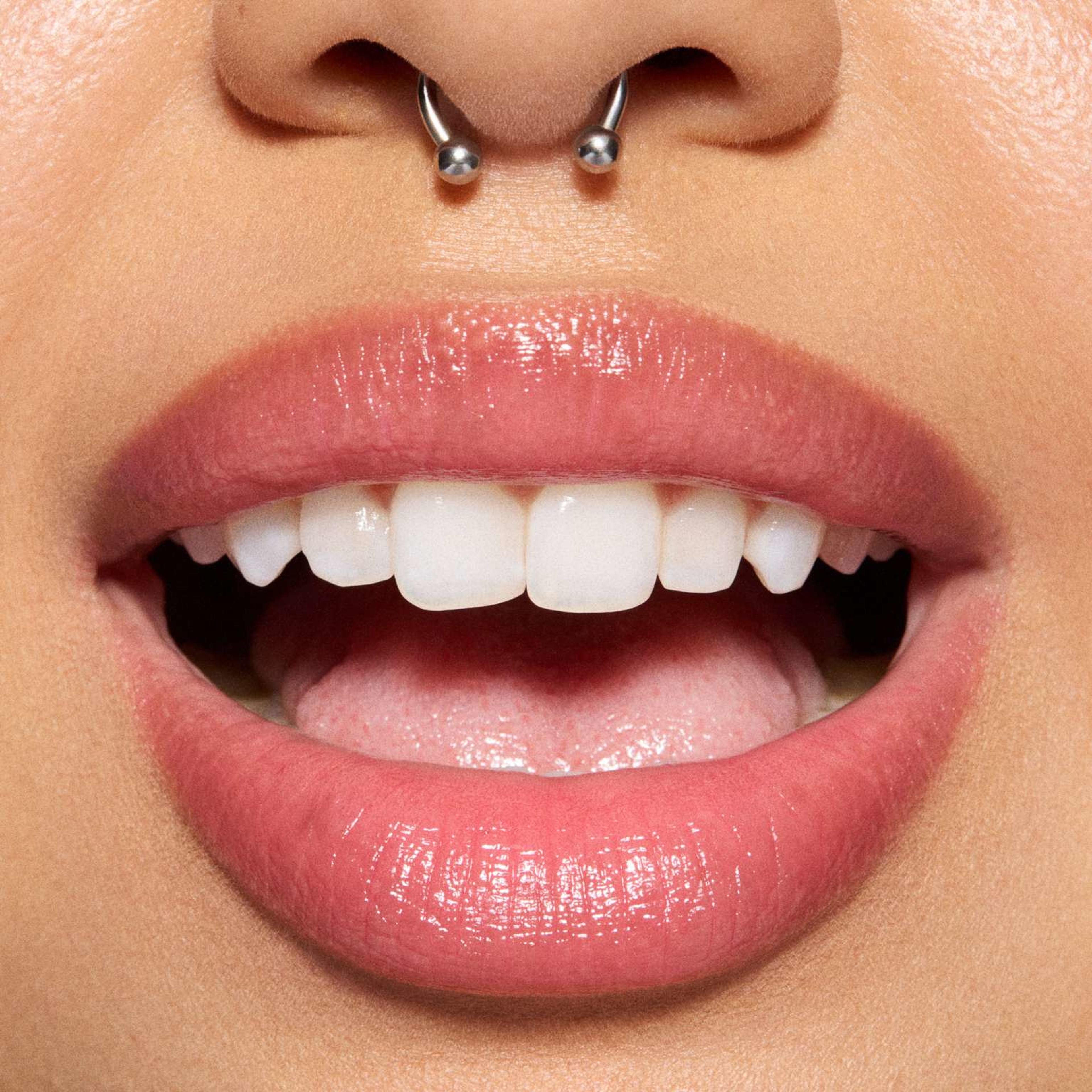 Glow Play Tendertalk Lip Balm, från MAC Cosmetics, i färgen Smile. Klicka för att öppna bilden i stort format