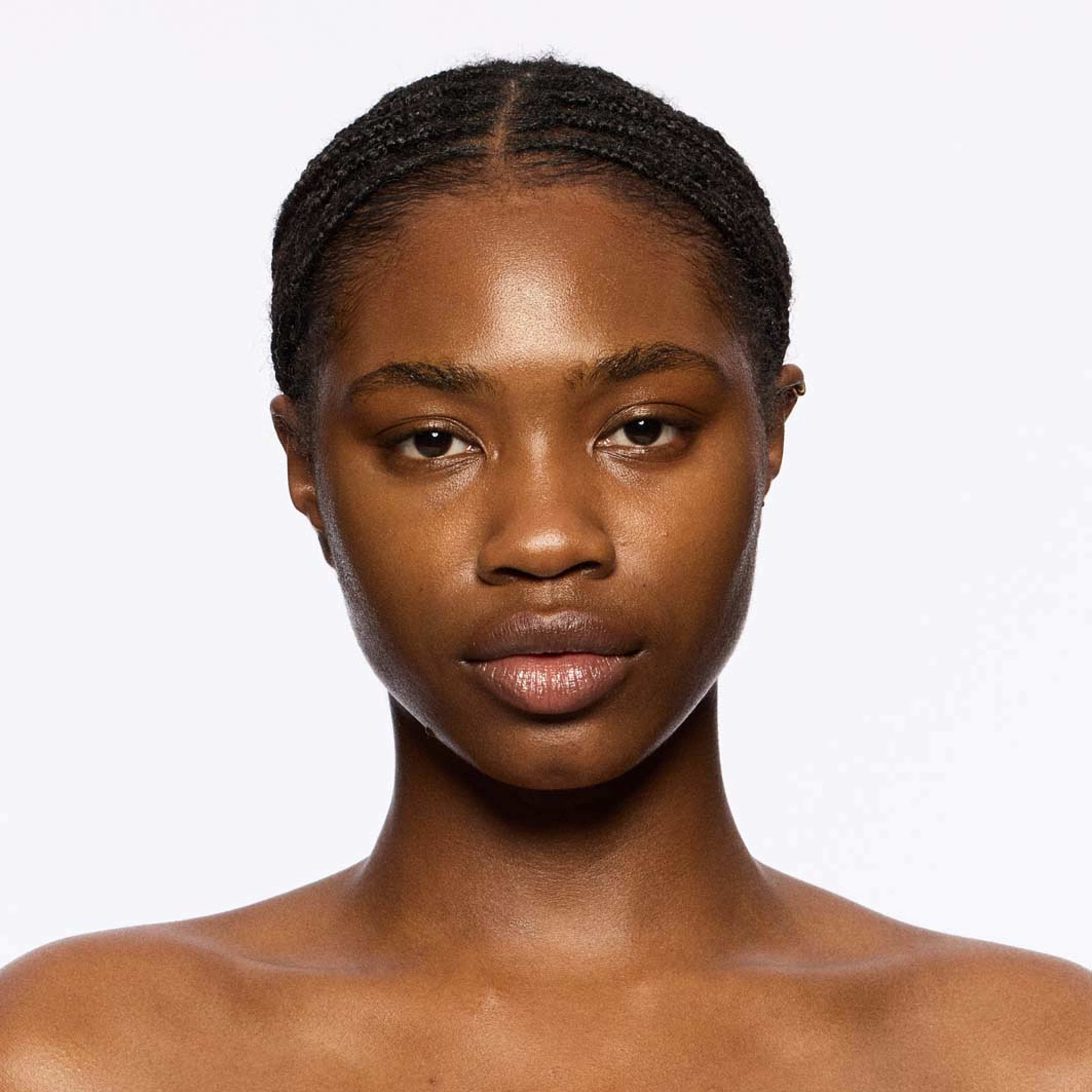 Studio Radiance Skin Tint Stick, från MAC Cosmetics, i färgen Deep 3. Klicka för att öppna bilden i stort format