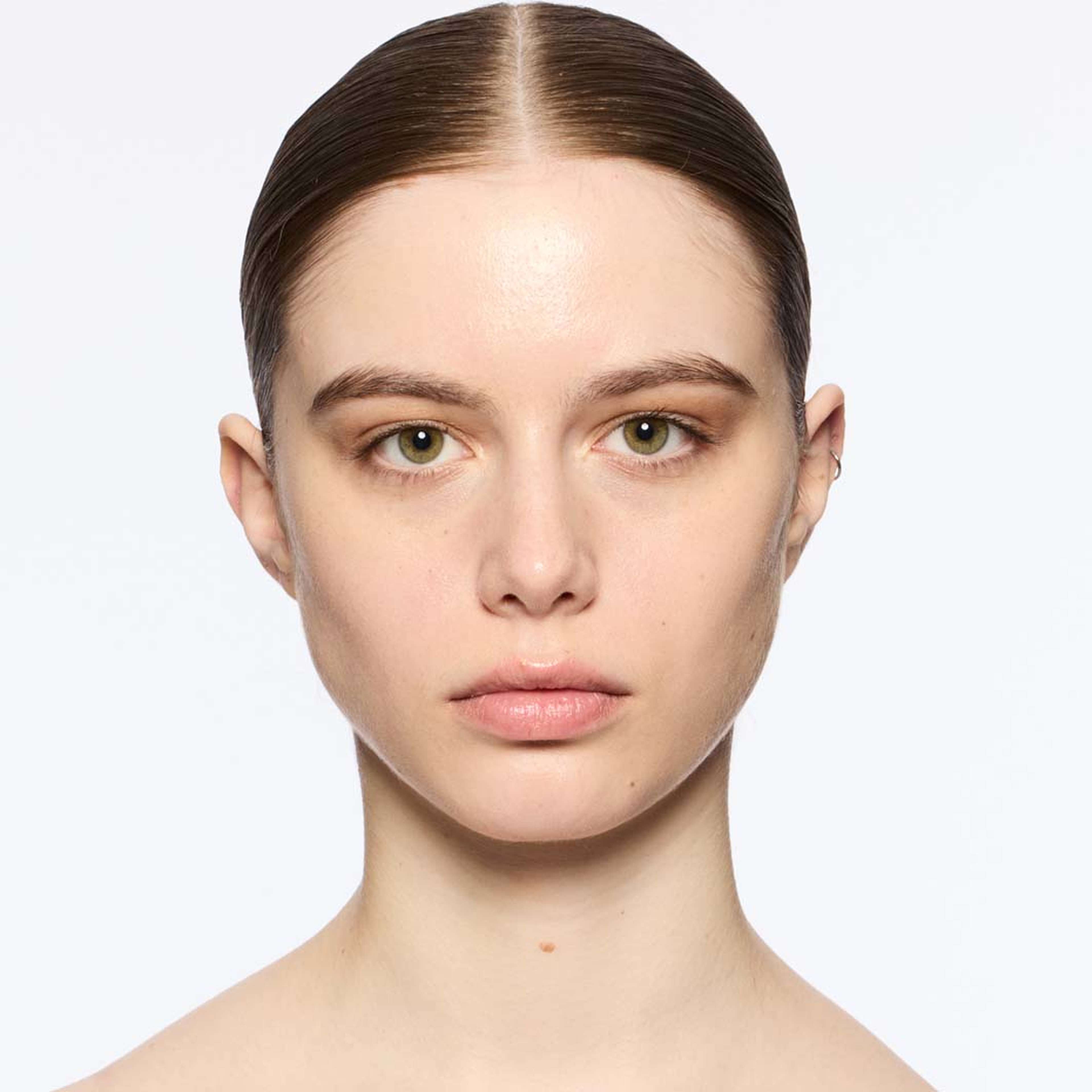 Studio Radiance Skin Tint Stick, från MAC Cosmetics, i färgen Light 1. Klicka för att öppna bilden i stort format