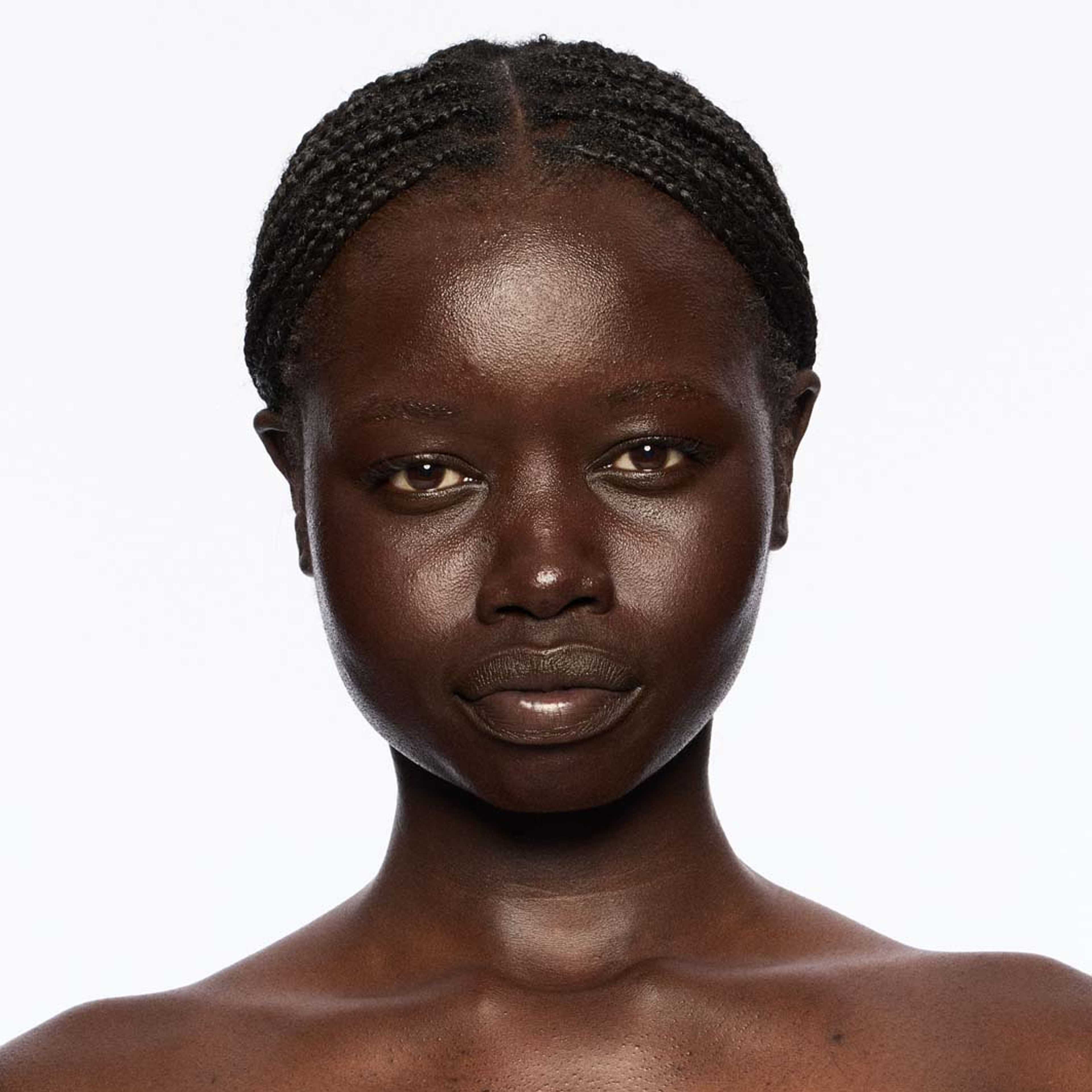 Studio Radiance Skin Tint Stick, från MAC Cosmetics, i färgen Rich 3. Klicka för att öppna bilden i stort format