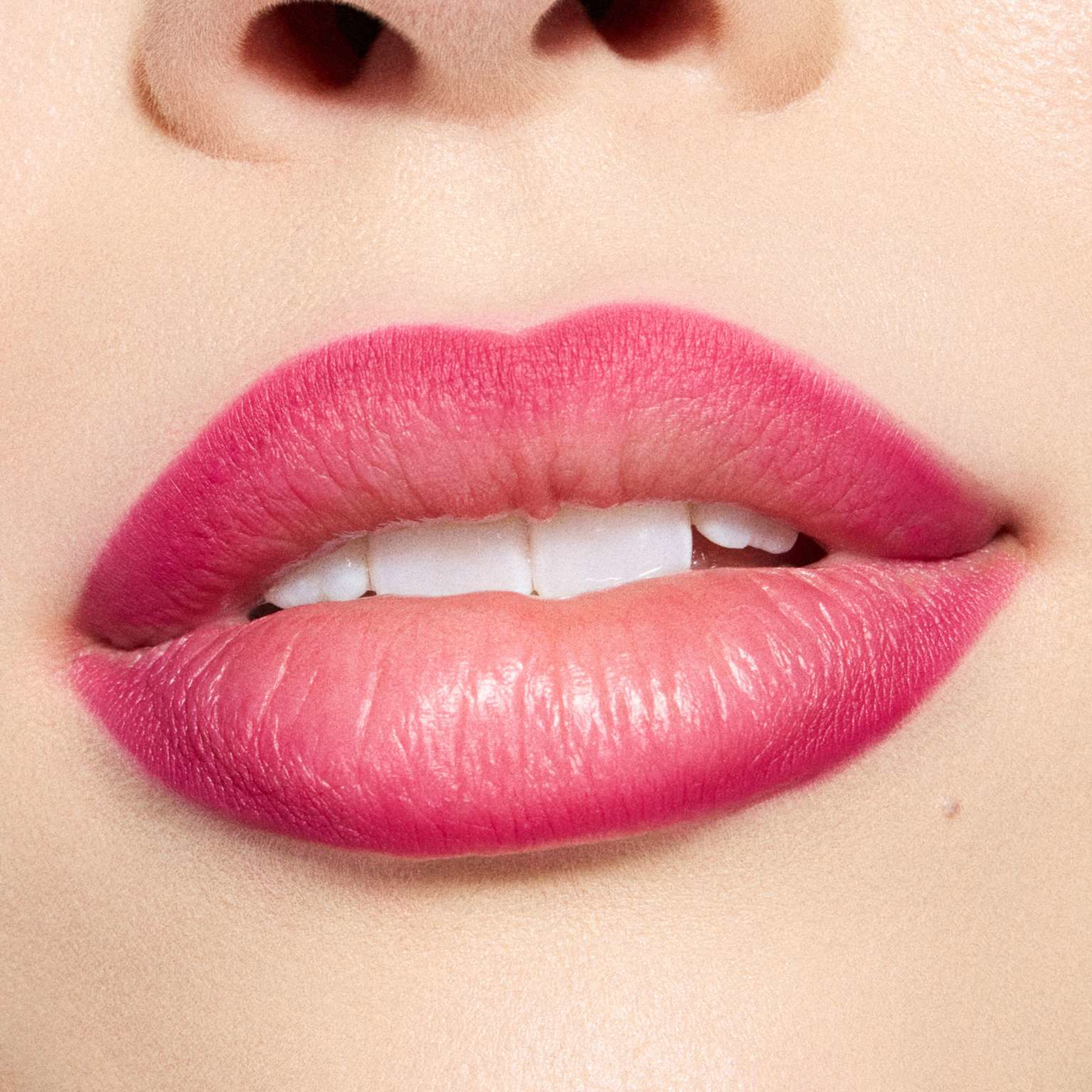 Lip Pencil, från MAC Cosmetics, i färgen Nightingale. Klicka för att öppna bilden i stort format