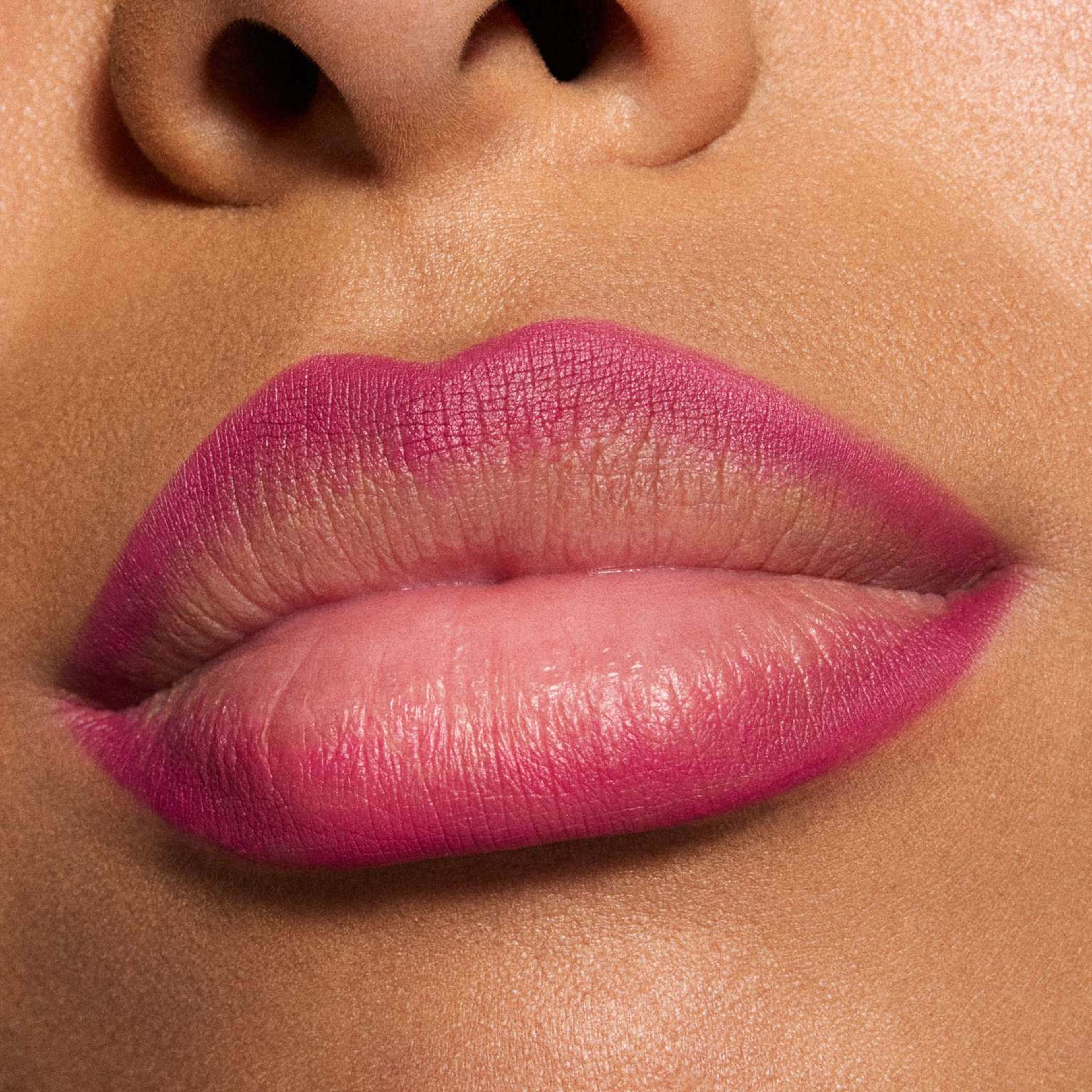 Lip Pencil, från MAC Cosmetics, i färgen Nightingale. Klicka för att öppna bilden i stort format