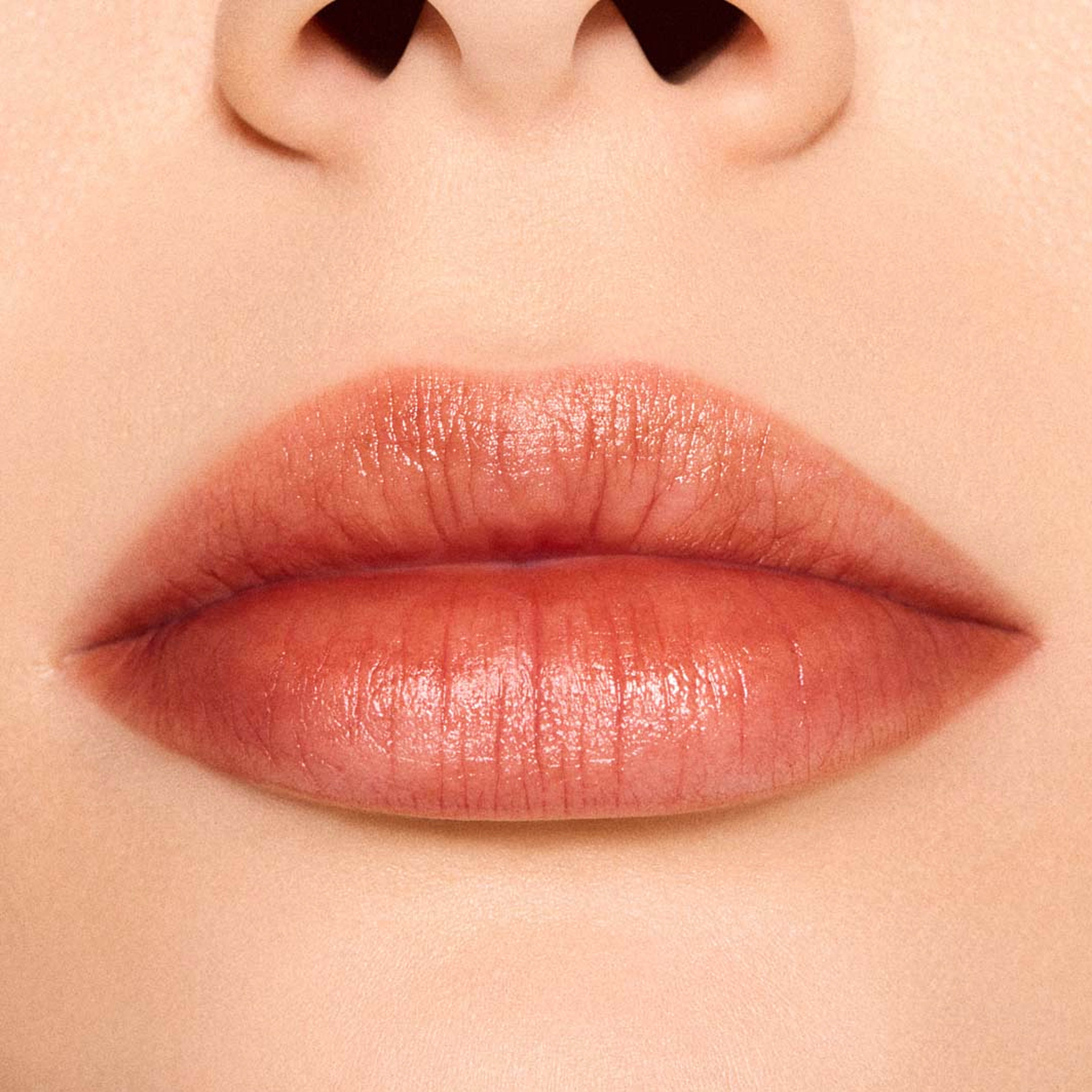 Lustreglass Stainglass Lip Tint, från MAC Cosmetics, i färgen Posh Pit. Klicka för att öppna bilden i stort format
