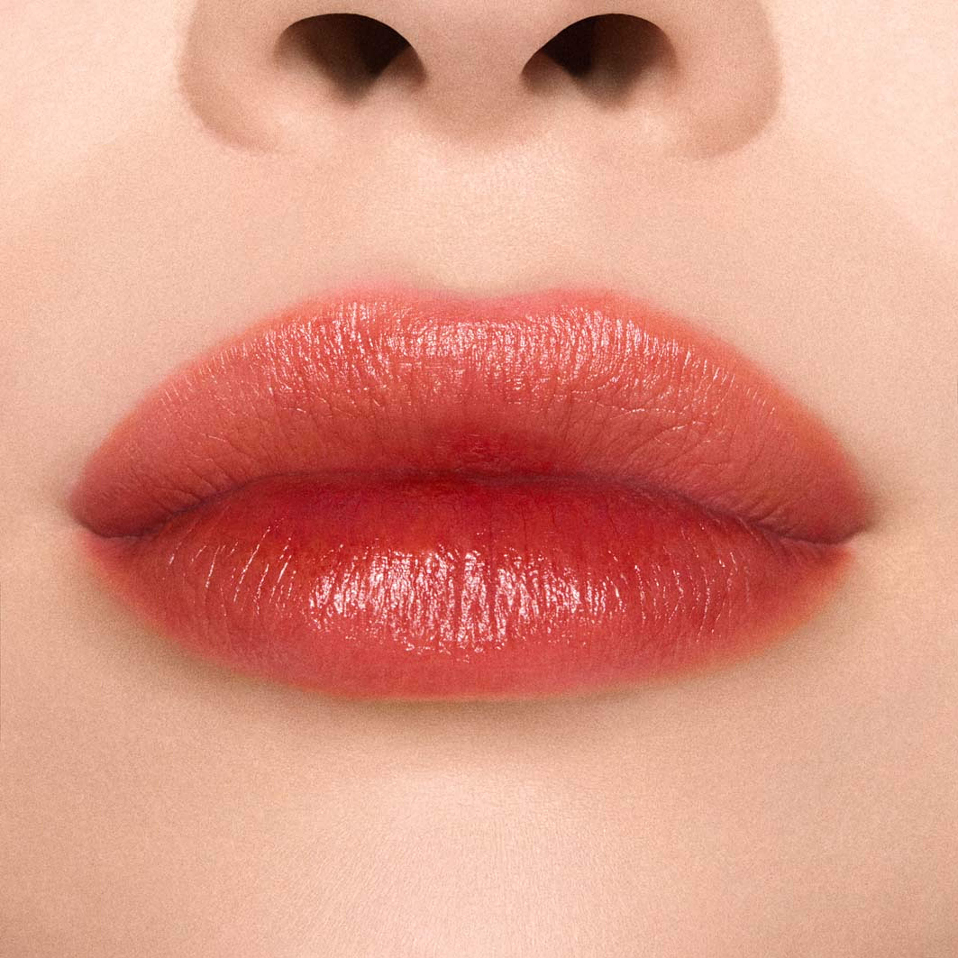 Lustreglass Stainglass Lip Tint, från MAC Cosmetics, i färgen Sizzled Peach. Klicka för att öppna bilden i stort format
