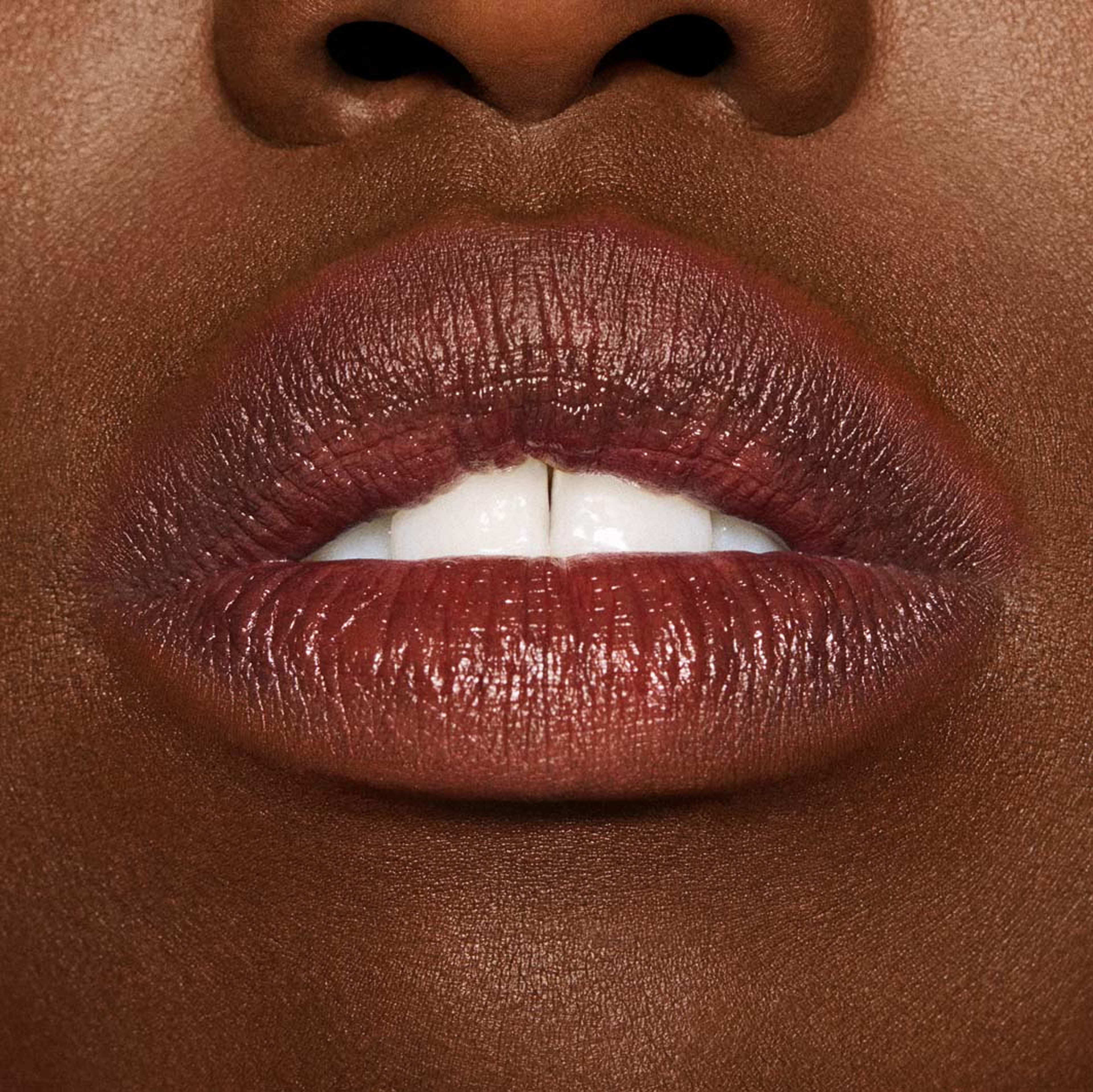 Lustreglass Stainglass Lip Tint, från MAC Cosmetics, i färgen Sizzled Peach. Klicka för att öppna bilden i stort format