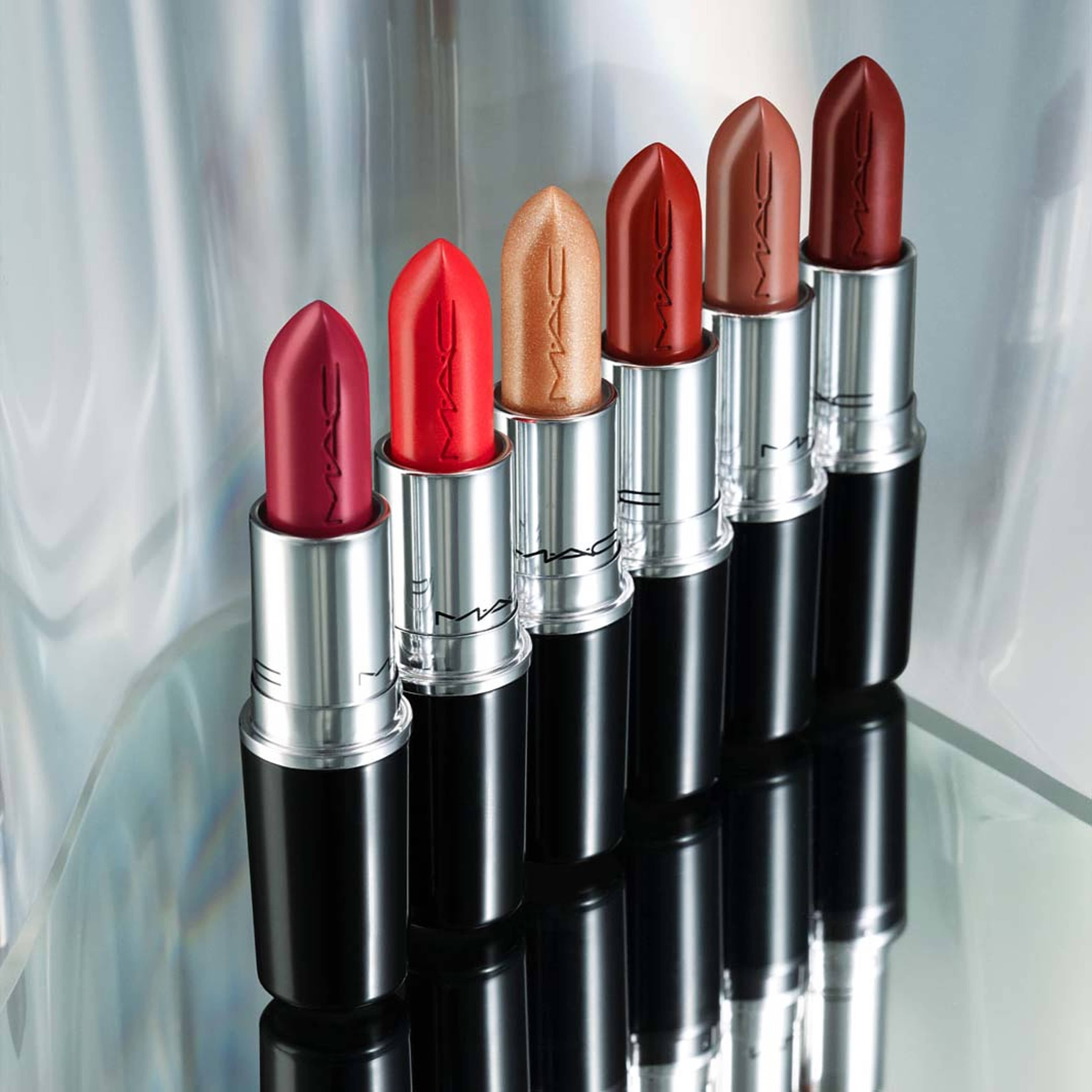 Lustreglass Sheer Shine Lipstick, från MAC Cosmetics, i färgen Syrup. Klicka för att öppna bilden i stort format