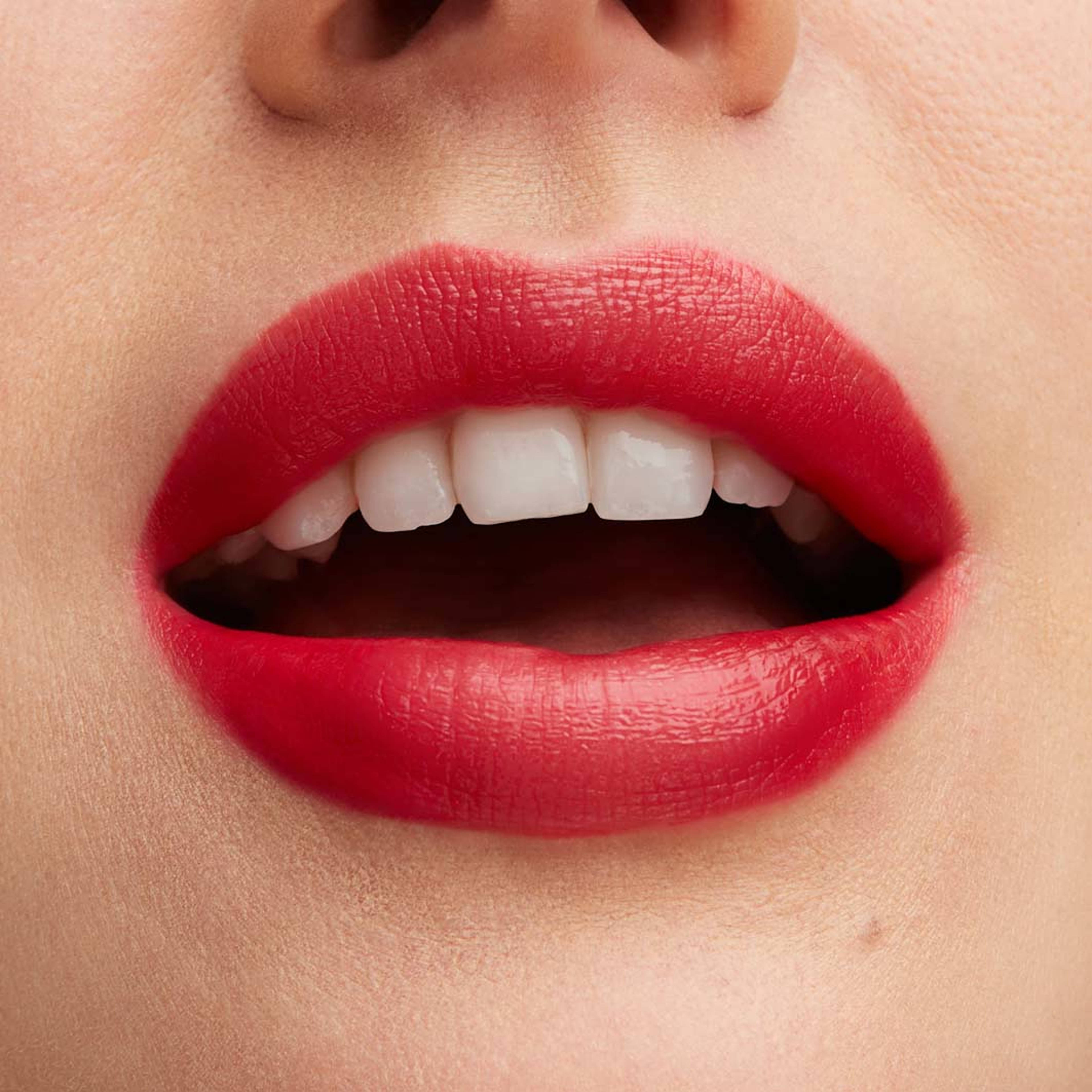 Lustreglass Sheer Shine Lipstick, från MAC Cosmetics, i färgen Cockney. Klicka för att öppna bilden i stort format