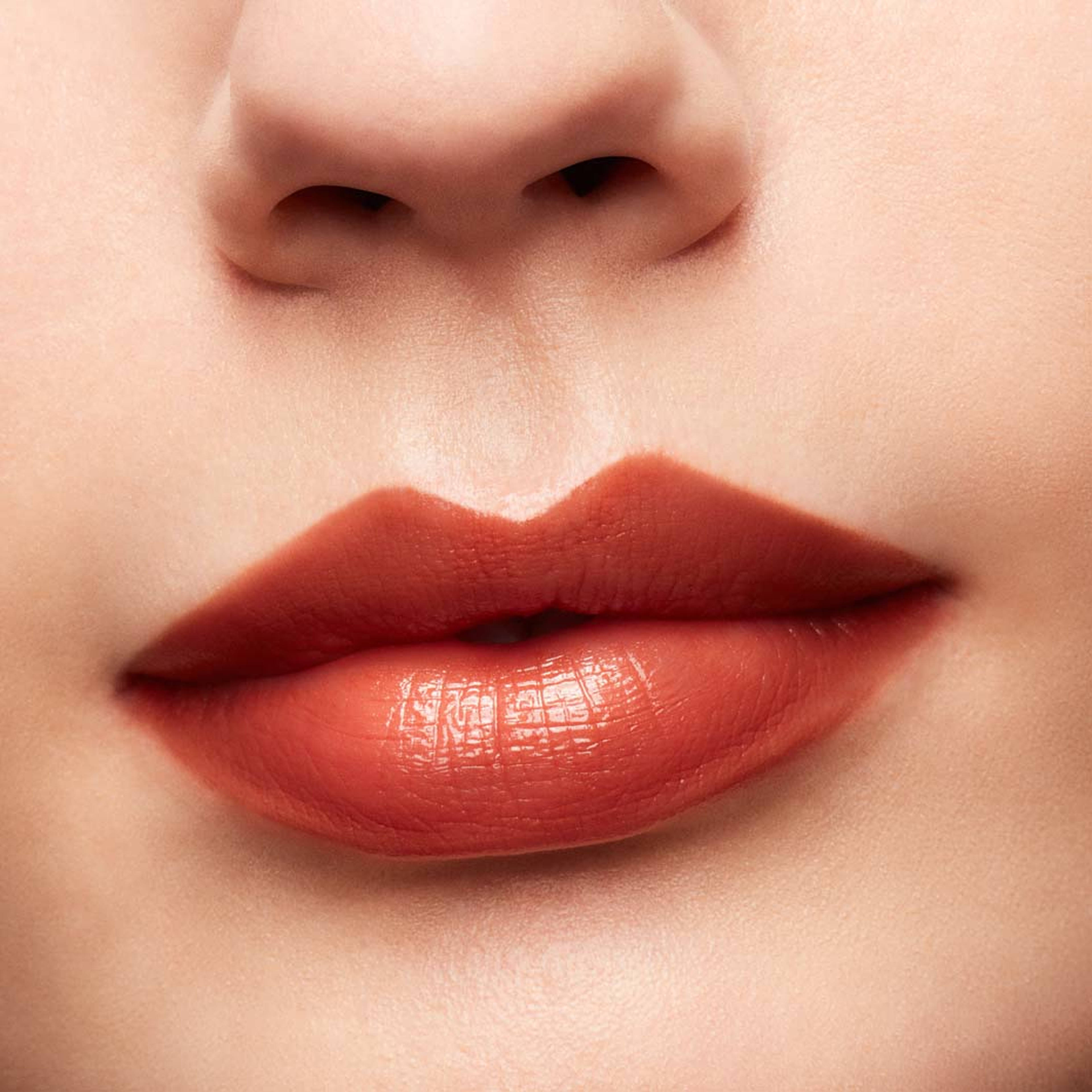 Lustreglass Sheer Shine Lipstick, från MAC Cosmetics, i färgen Work Crush. Klicka för att öppna bilden i stort format
