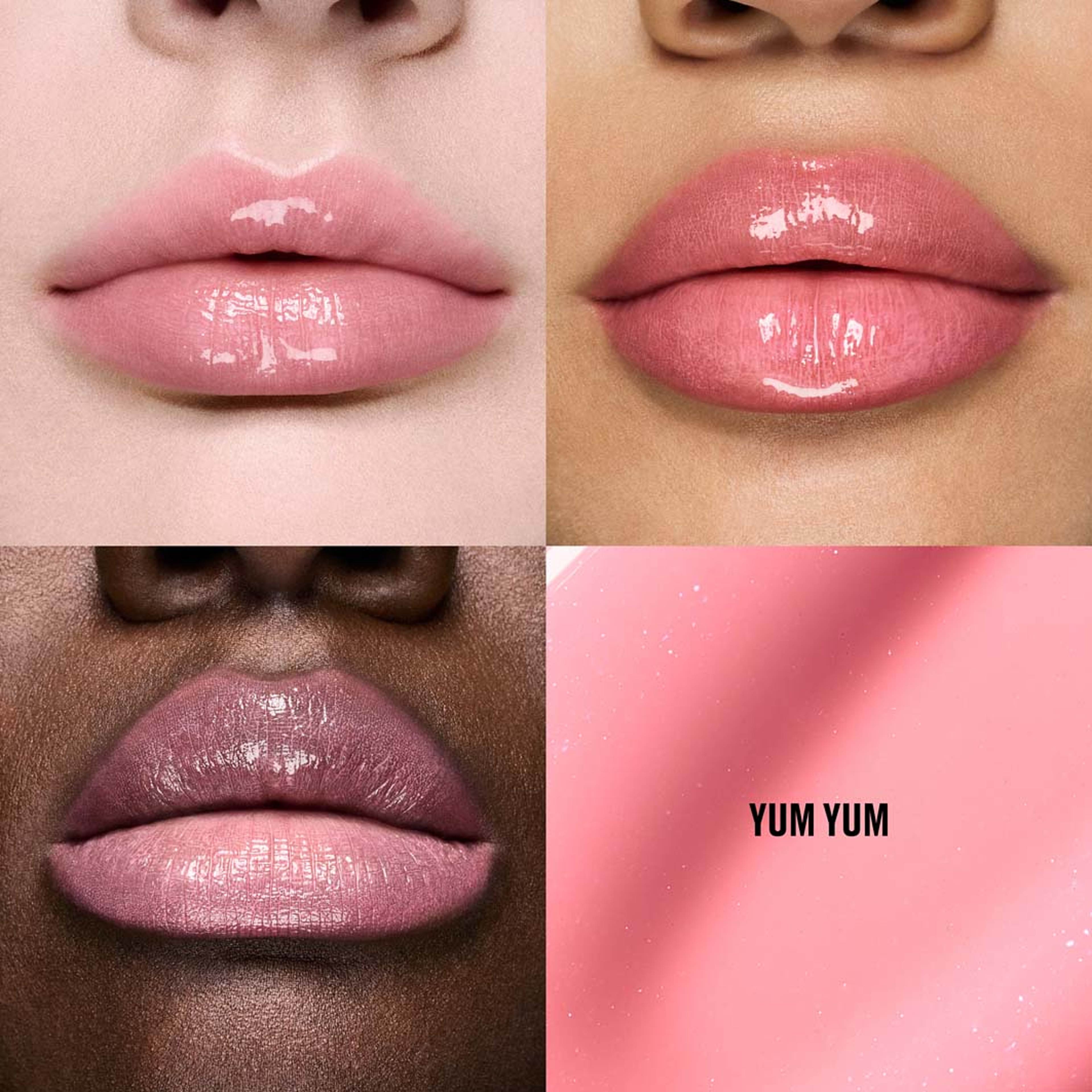 Lipglass Cushion High-Pigment Lip Oil, från MAC Cosmetics, i färgen Yum Yum. Klicka för att öppna bilden i stort format