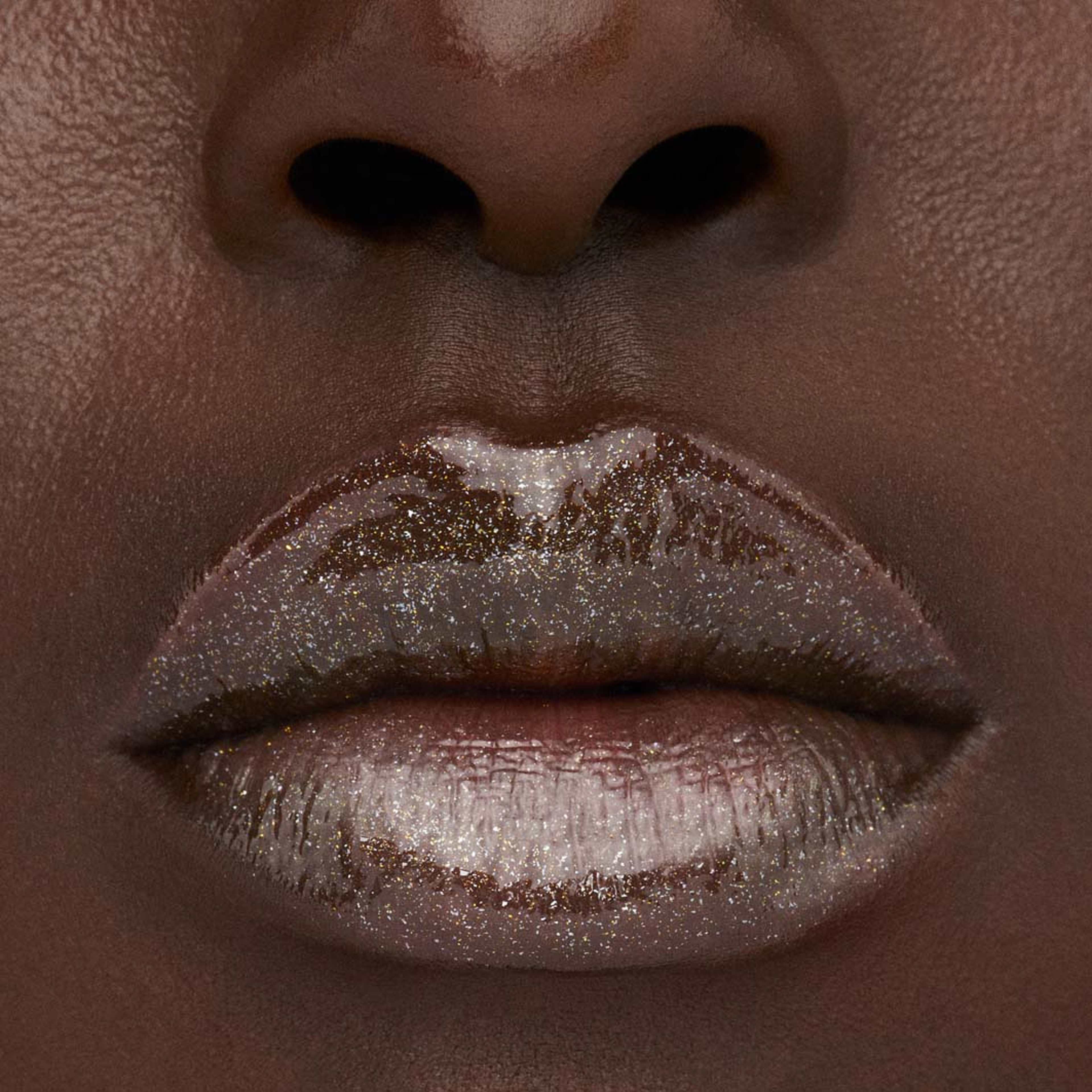 Lipglass Air Non-Sticky Gloss, från MAC Cosmetics, i färgen Snowkissed. Klicka för att öppna bilden i stort format