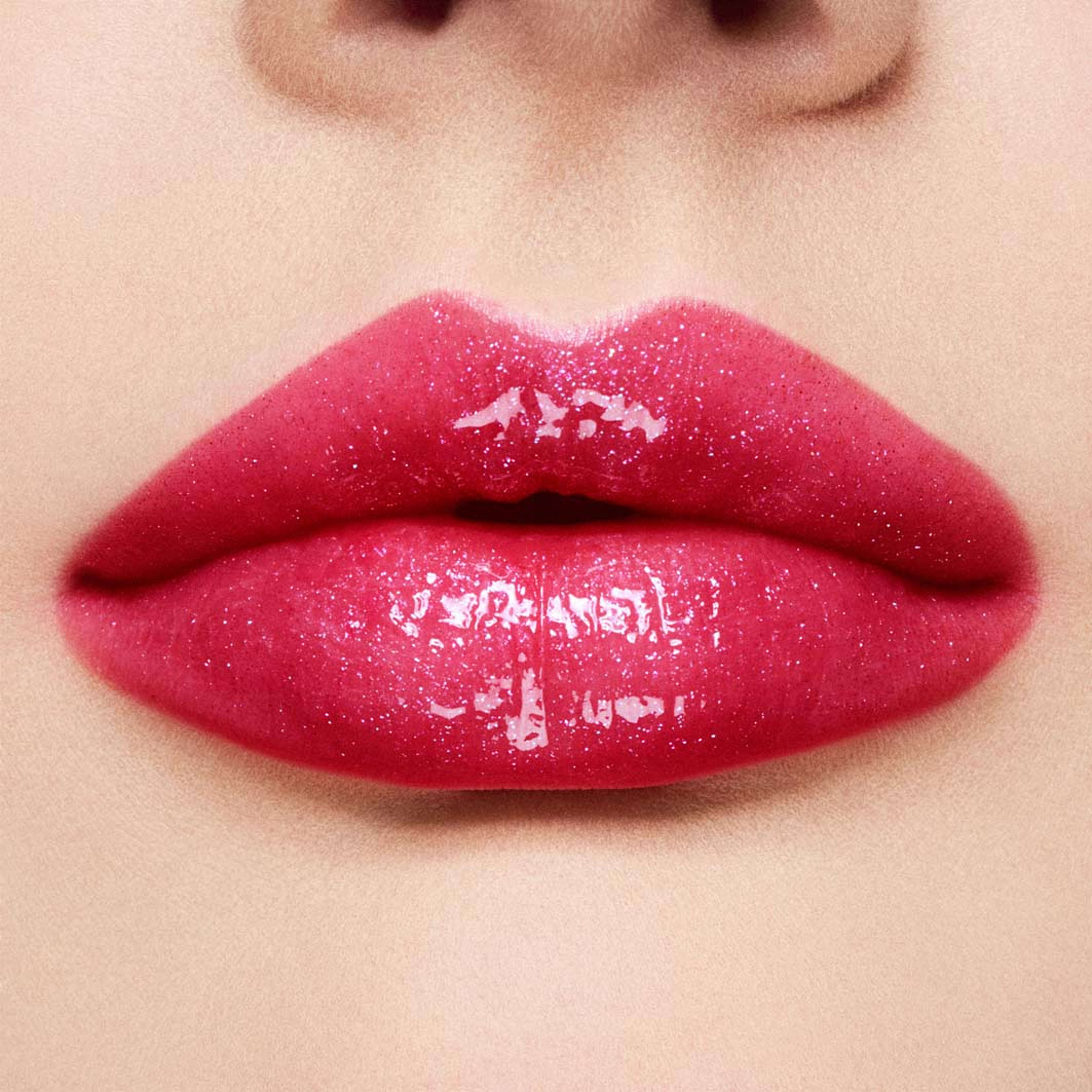 Lipglass Air Non-Sticky Gloss, från MAC Cosmetics, i färgen Ruby Whoa. Klicka för att öppna bilden i stort format