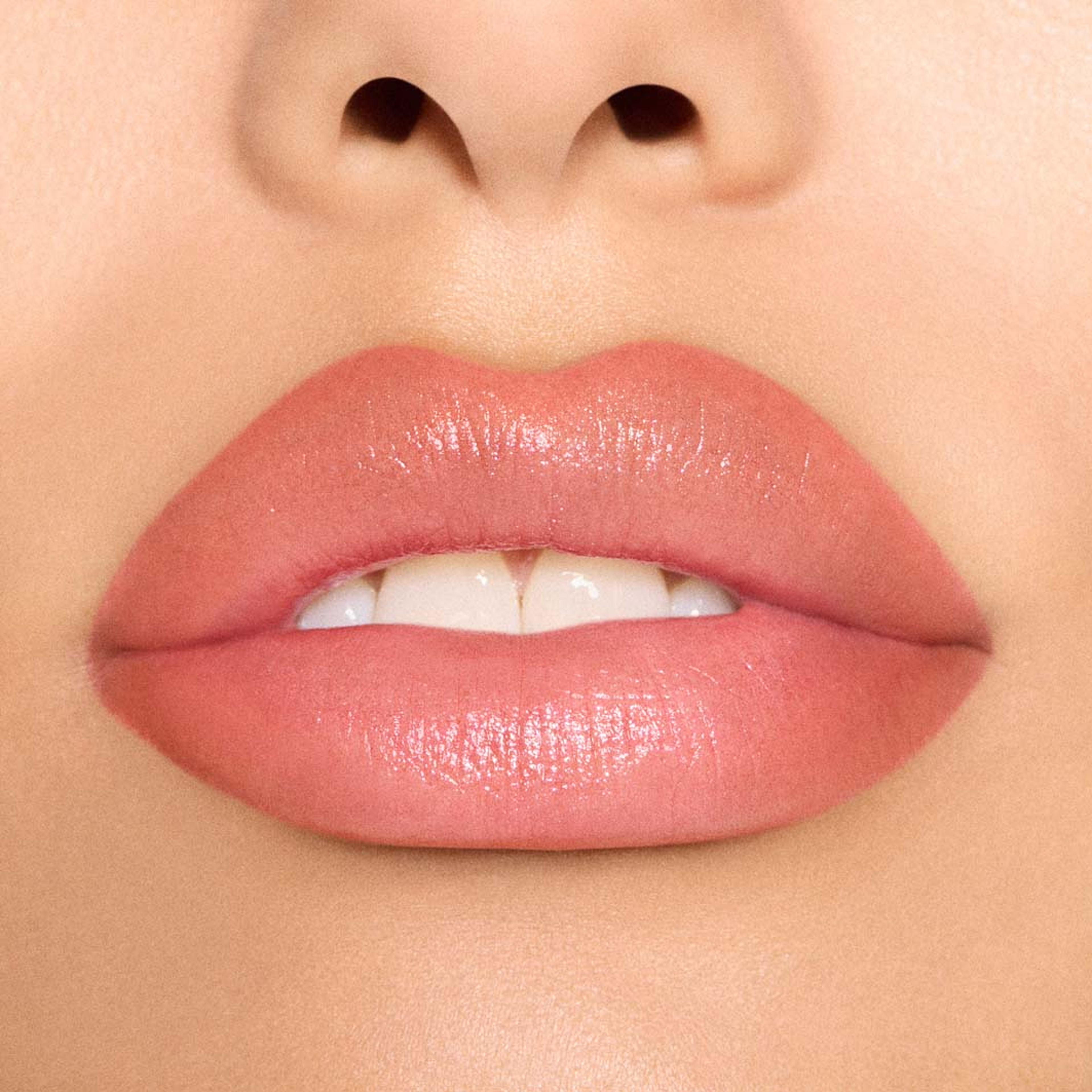 Fizzy Feels Lip Balm, från MAC Cosmetics, i färgen Crystal Caviar. Klicka för att öppna bilden i stort format