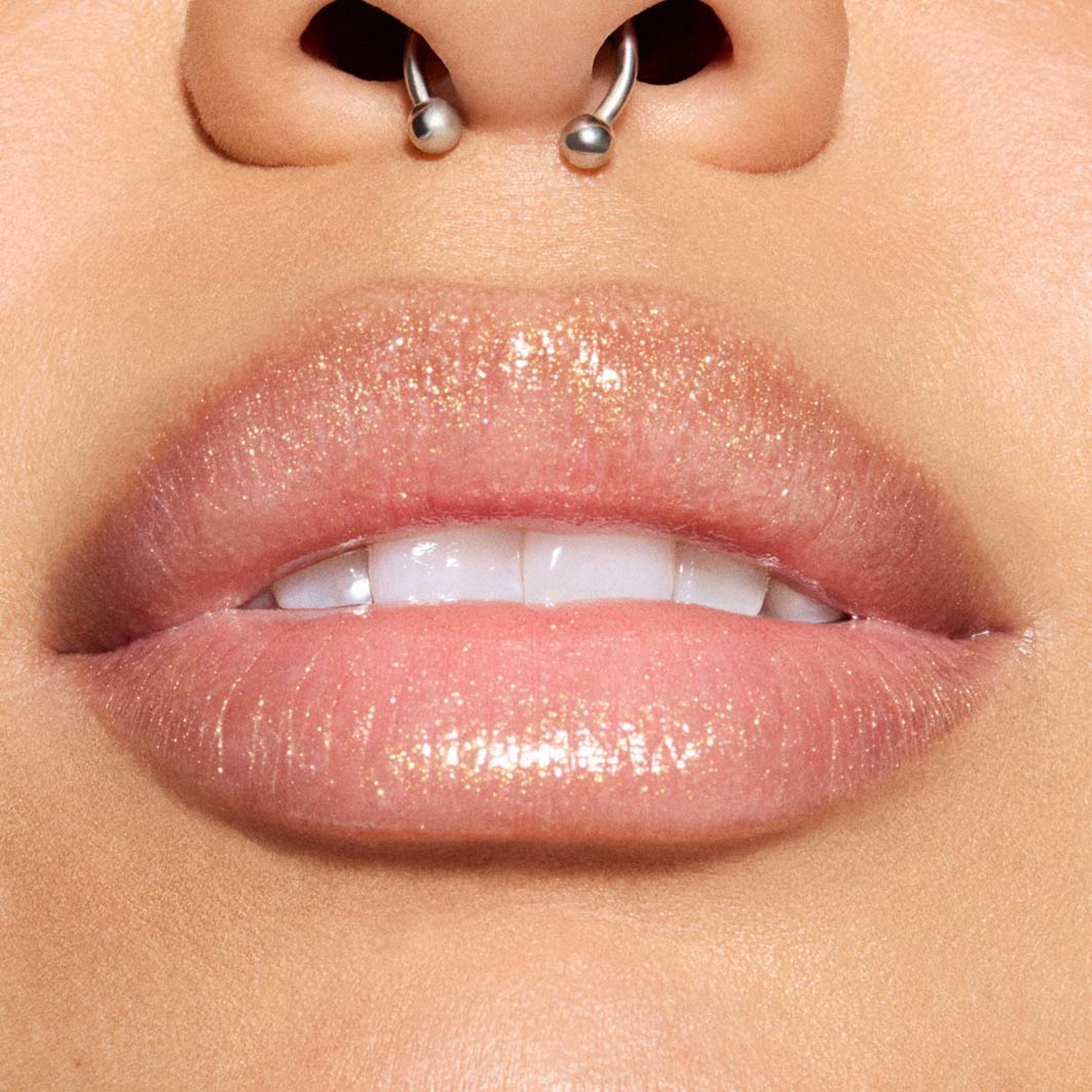 Squirt Plumping Shimmer Lipgloss Stick, från MAC Cosmetics, i färgen Solar Sparks. Klicka för att öppna bilden i stort format