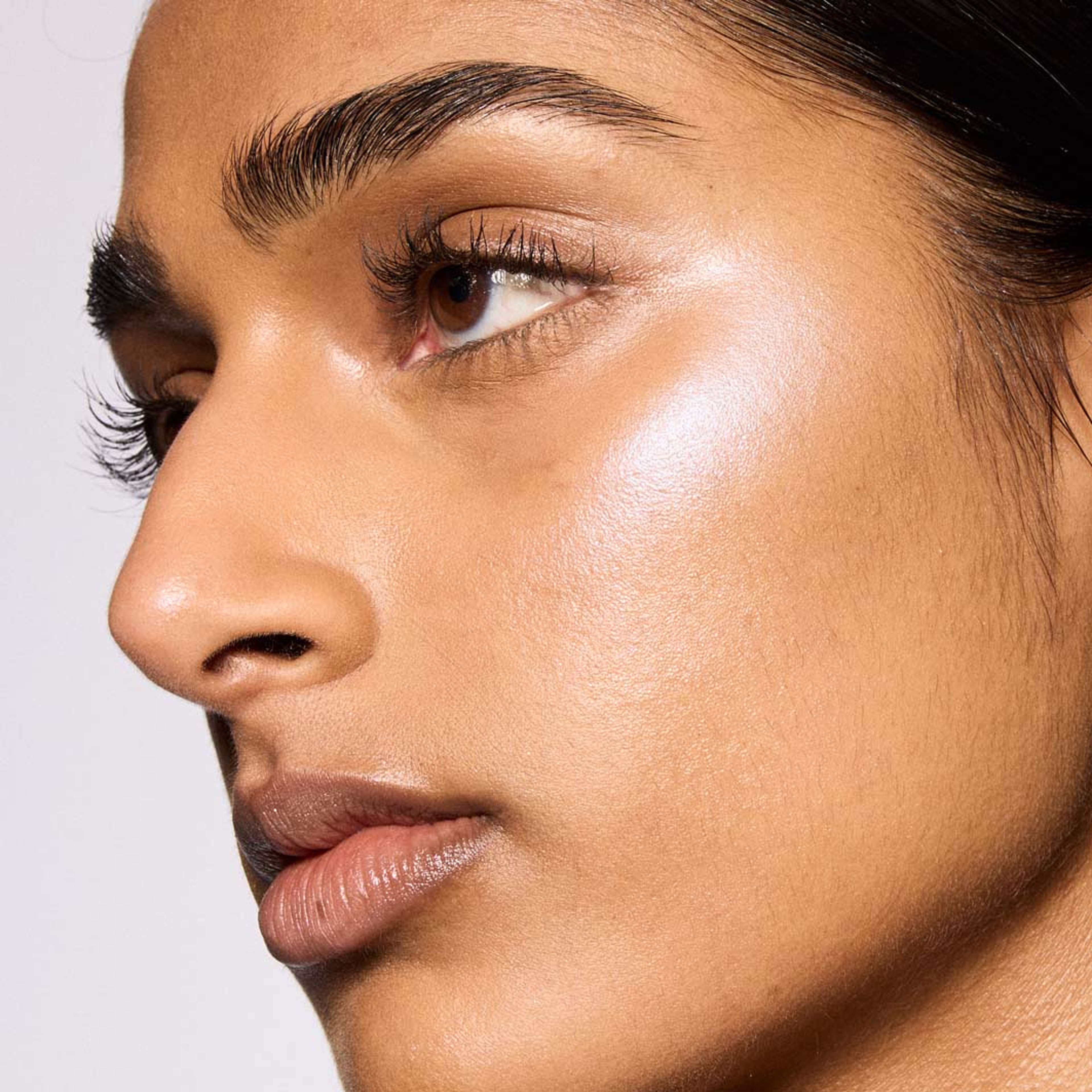 Glow Play Bouncy Highlighter, från MAC Cosmetics, i färgen Cloud Candy. Klicka för att öppna bilden i stort format