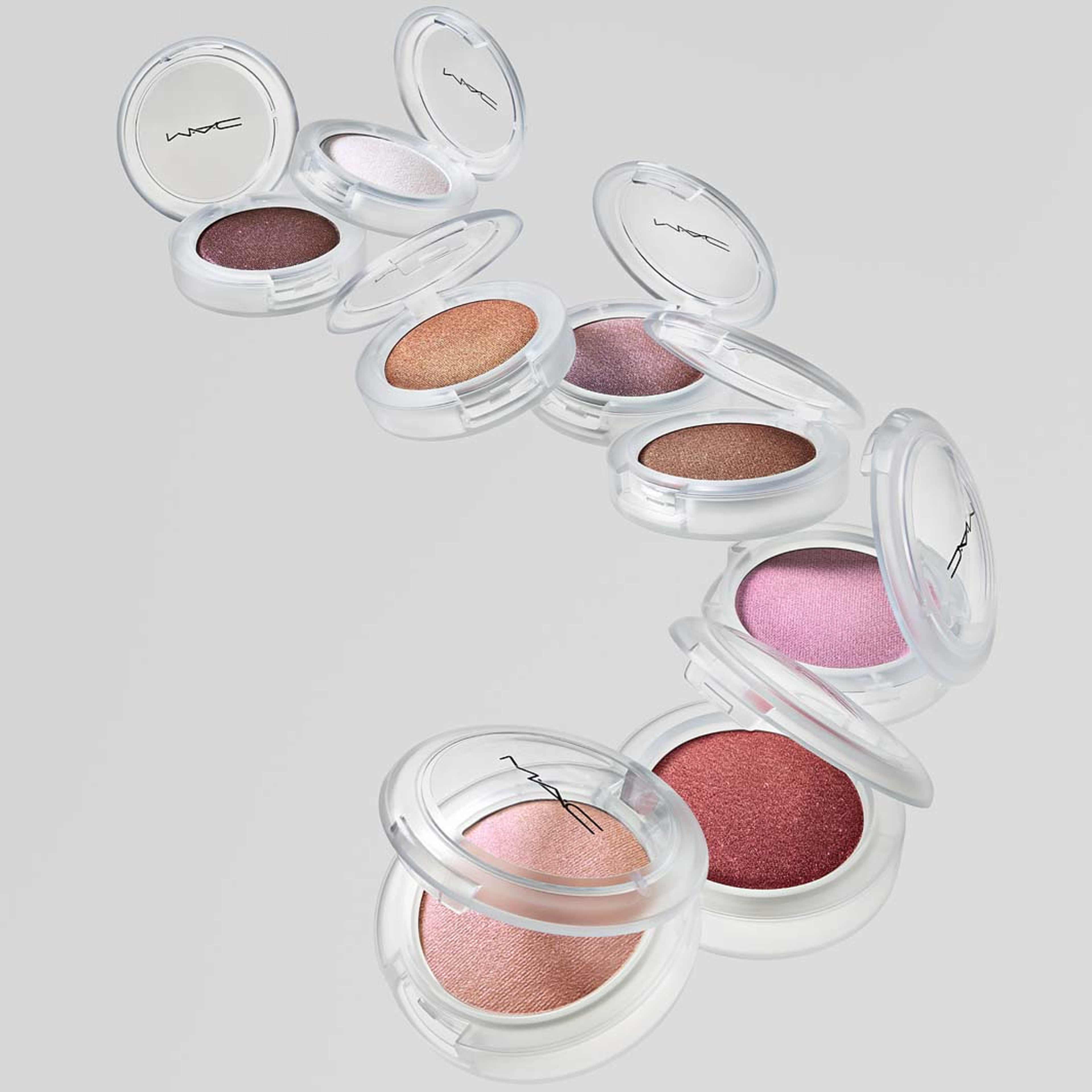 Glow Play Bouncy Highlighter, från MAC Cosmetics, i färgen Cloud Candy. Klicka för att öppna bilden i stort format