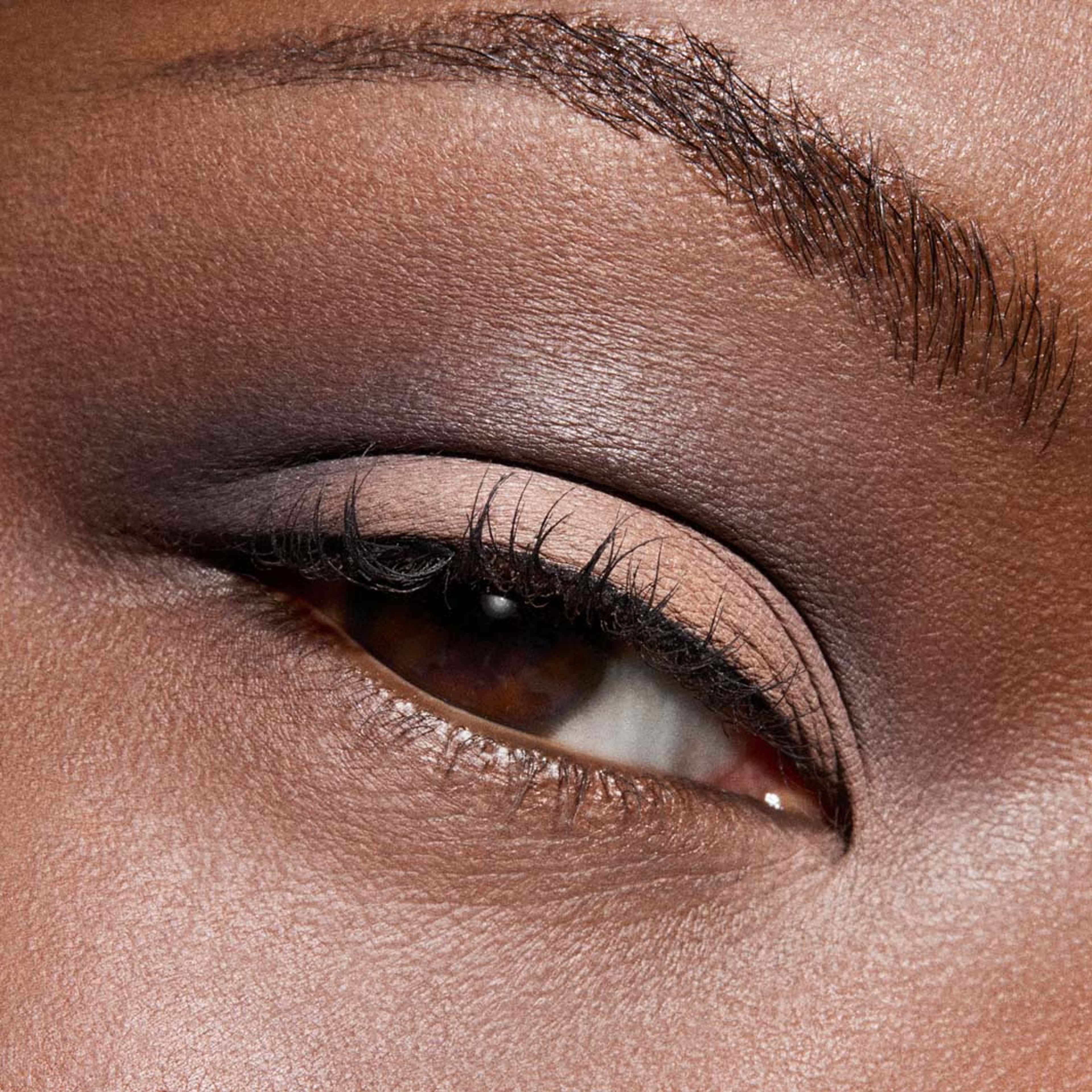 Multisculpt Matte Liquid Eyeshadow, från MAC Cosmetics, i färgen Painterly. Klicka för att öppna bilden i stort format