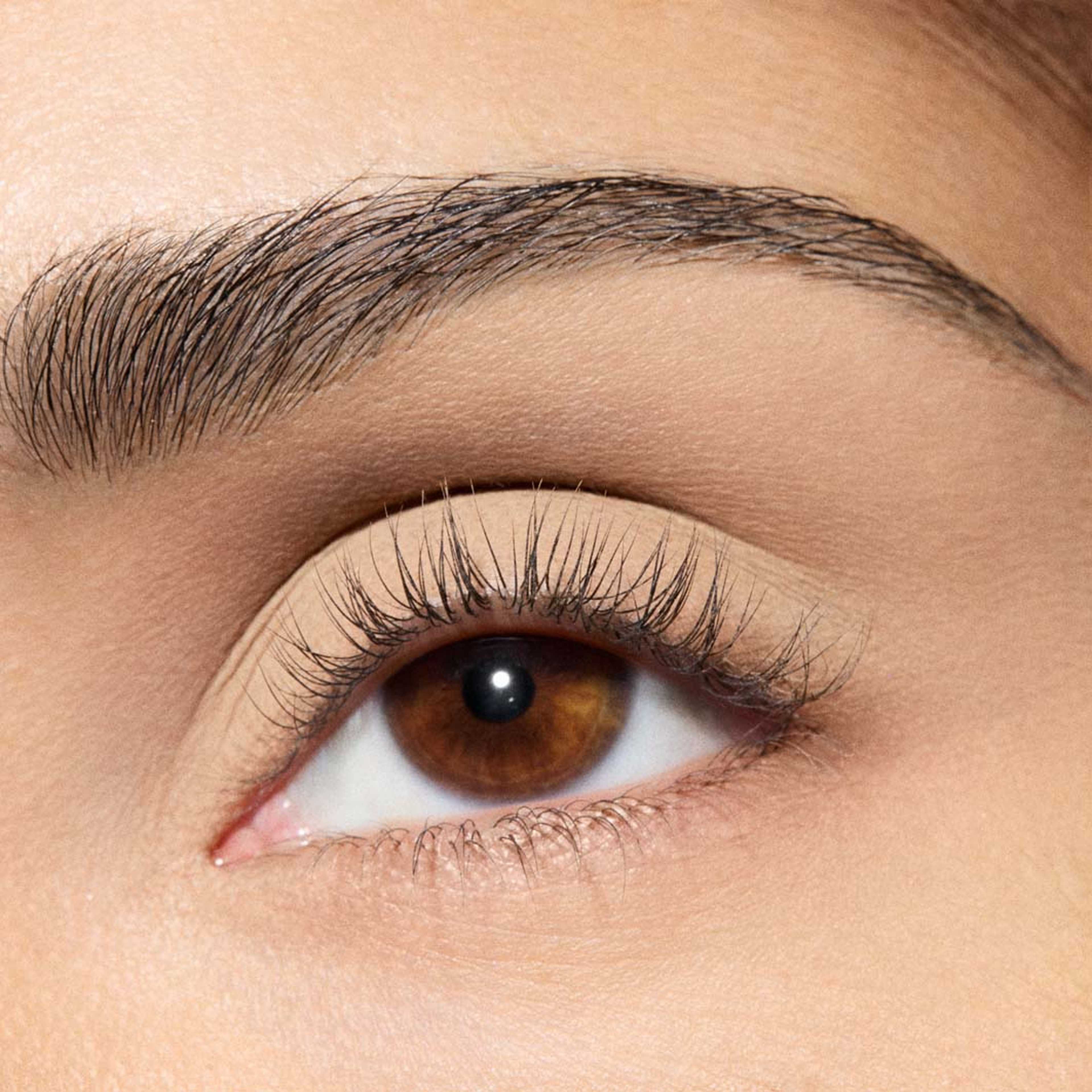 Multisculpt Matte Liquid Eyeshadow, från MAC Cosmetics, i färgen Omega. Klicka för att öppna bilden i stort format