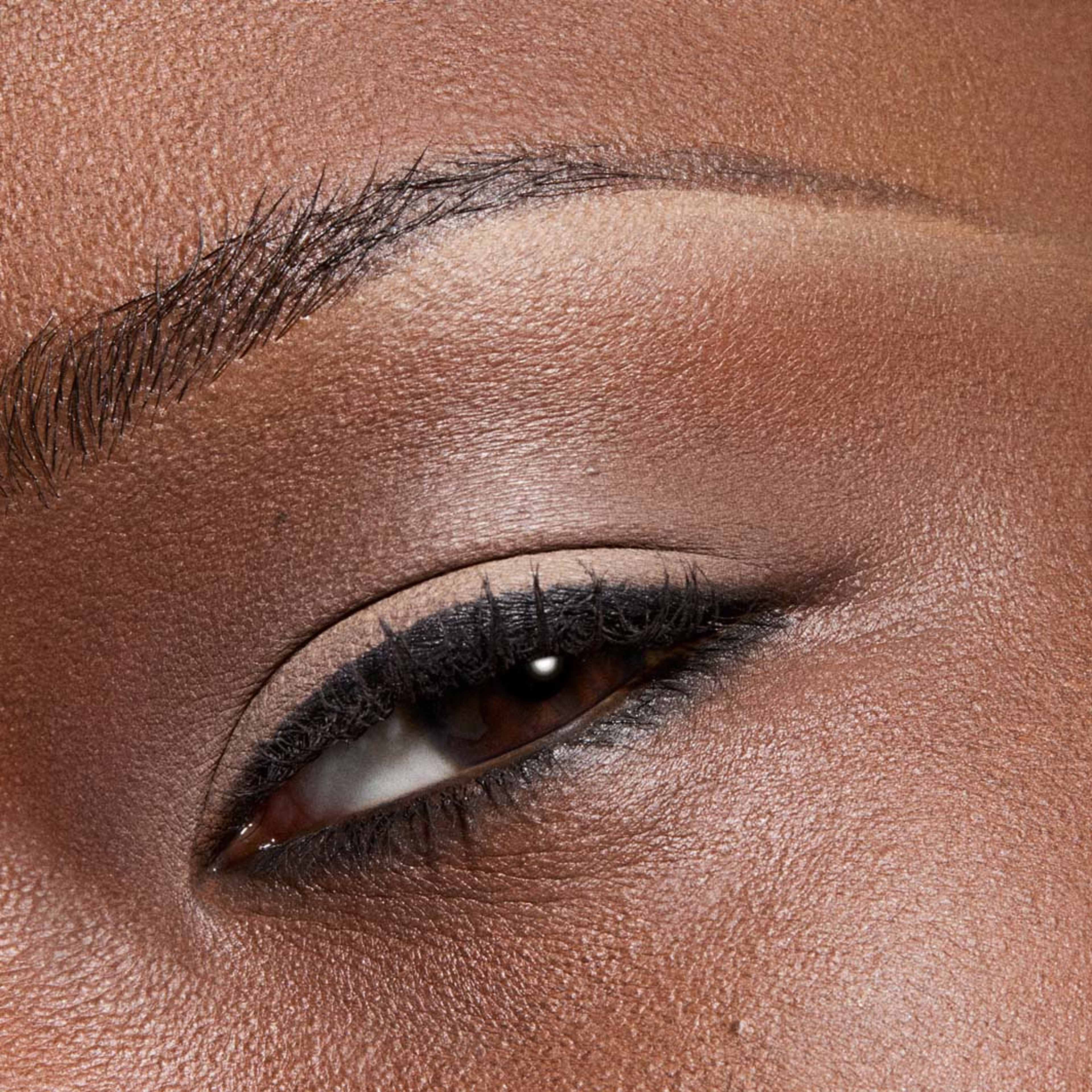 Multisculpt Matte Liquid Eyeshadow, från MAC Cosmetics, i färgen Omega. Klicka för att öppna bilden i stort format