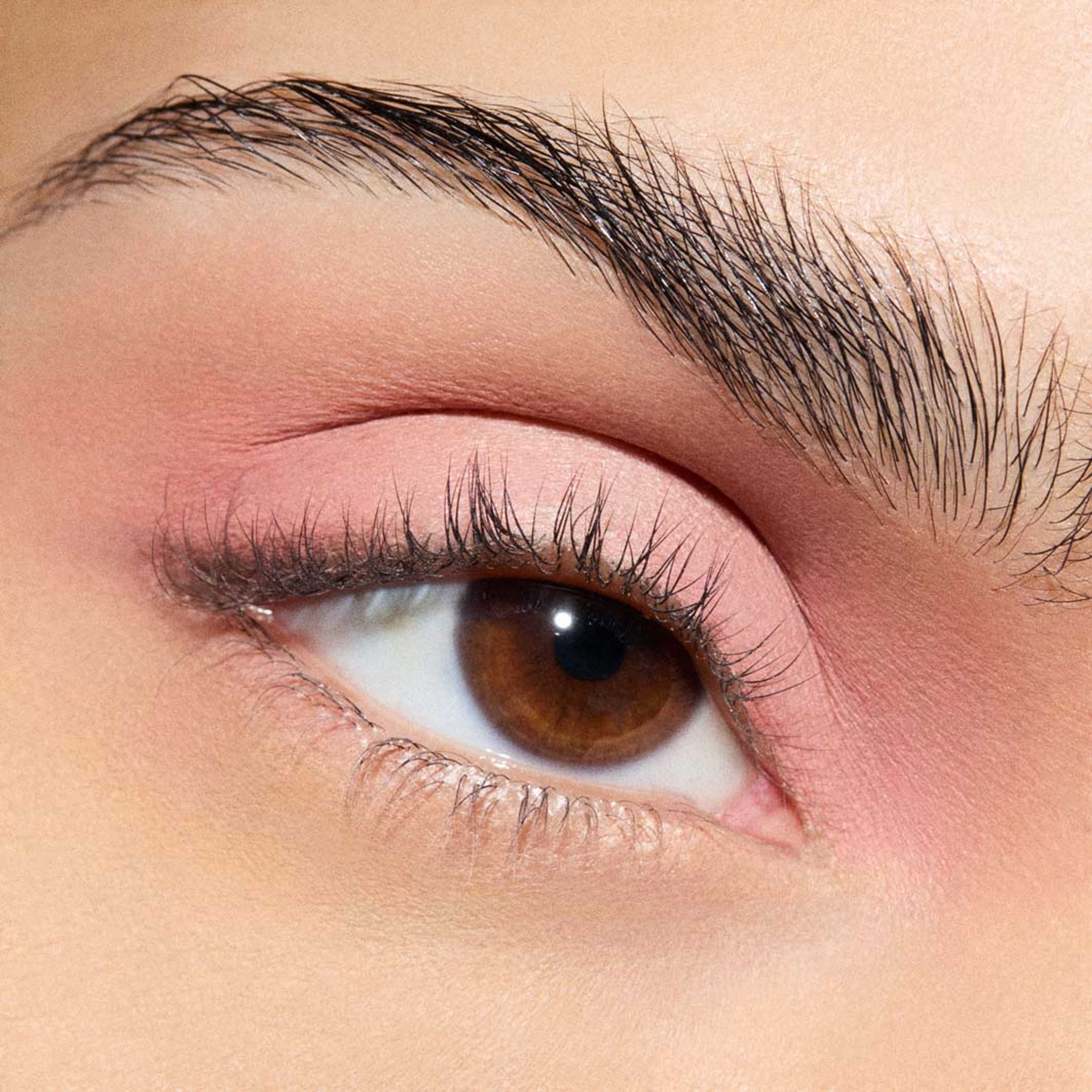 Multisculpt Matte Liquid Eyeshadow, från MAC Cosmetics, i färgen Velvet Teddy. Klicka för att öppna bilden i stort format