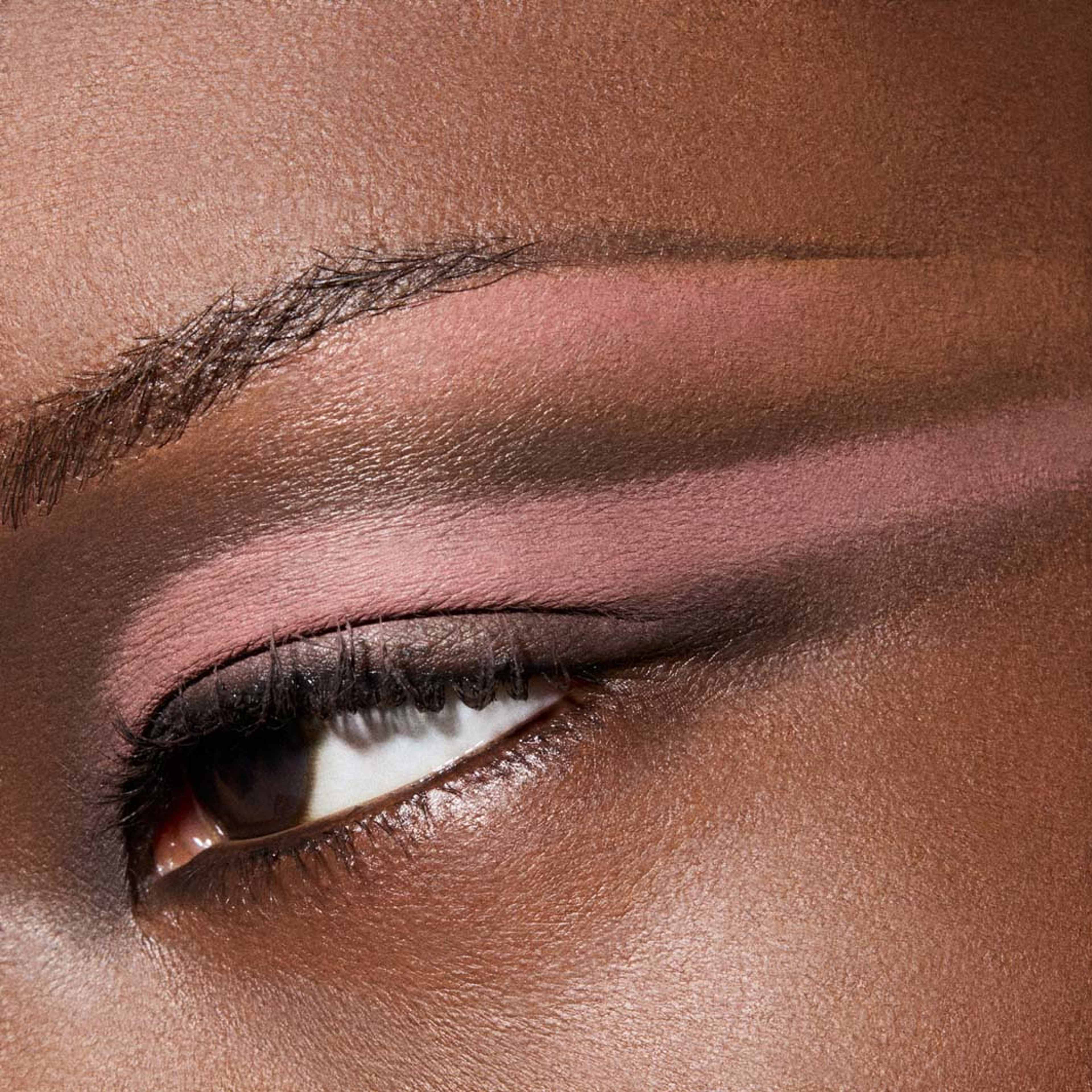 Multisculpt Matte Liquid Eyeshadow, från MAC Cosmetics, i färgen Velvet Teddy. Klicka för att öppna bilden i stort format