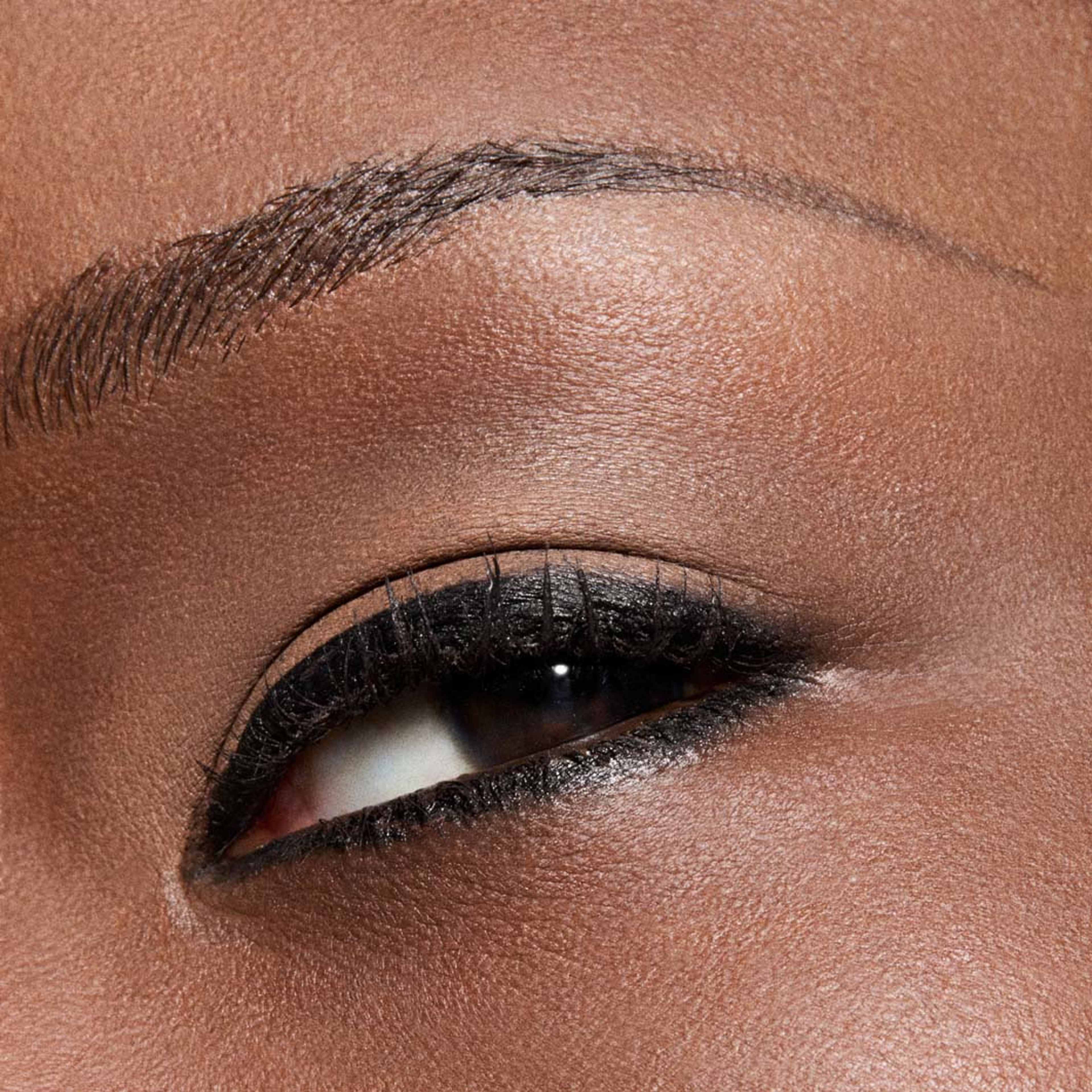 Multisculpt Matte Liquid Eyeshadow, från MAC Cosmetics, i färgen Hodge Podge. Klicka för att öppna bilden i stort format