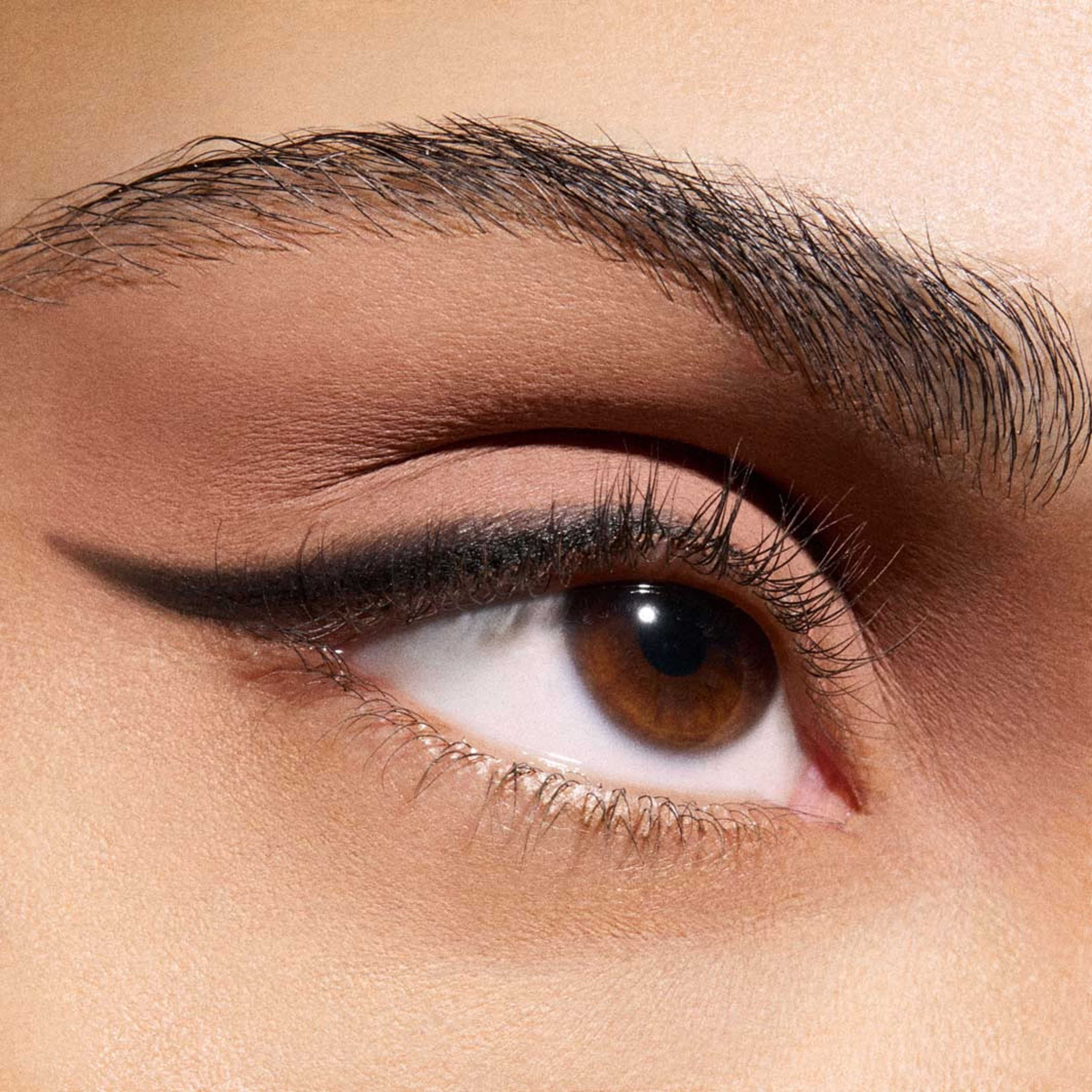 Multisculpt Matte Liquid Eyeshadow, från MAC Cosmetics, i färgen Buffed Up. Klicka för att öppna bilden i stort format