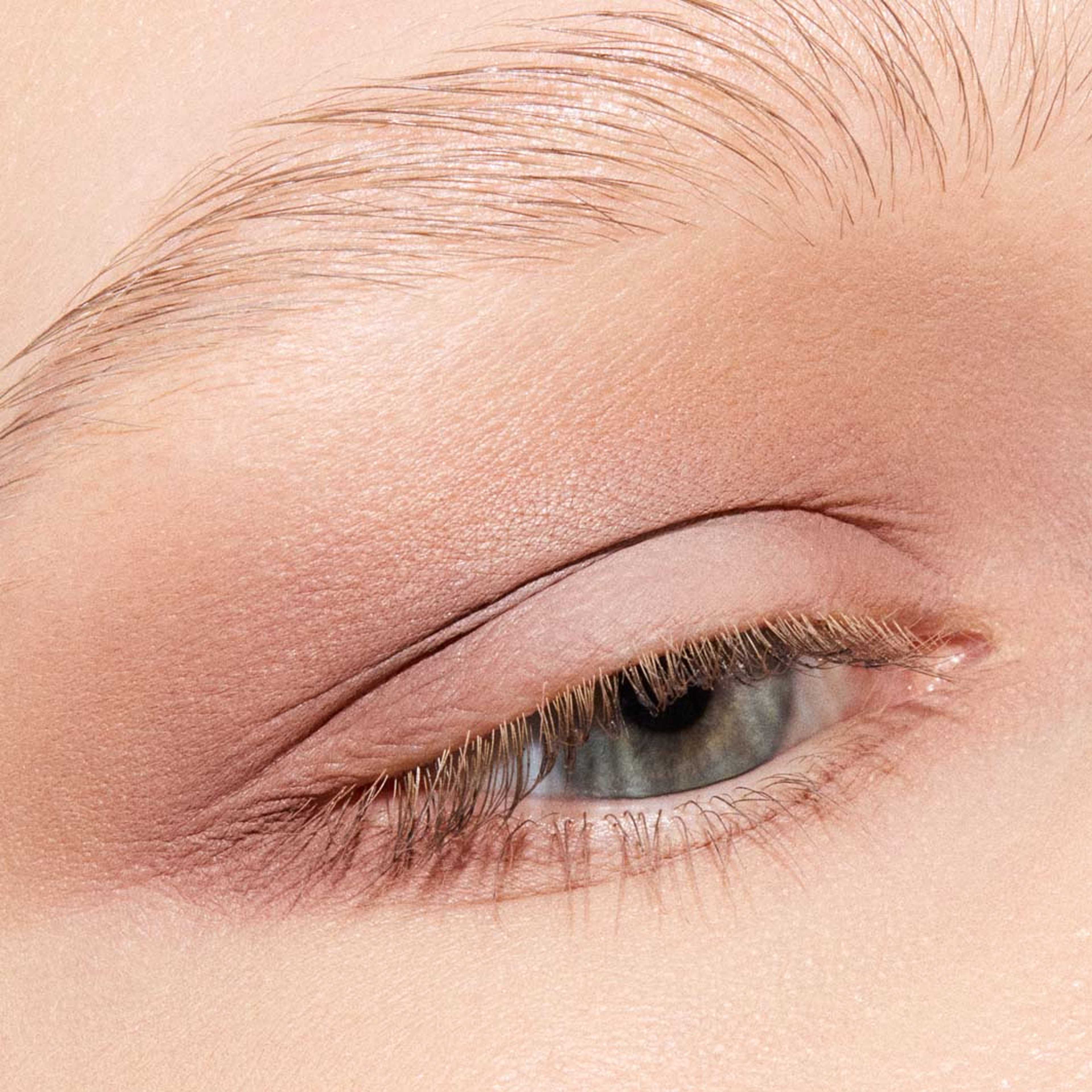 Multisculpt Matte Liquid Eyeshadow, från MAC Cosmetics, i färgen Baby Got Mac. Klicka för att öppna bilden i stort format