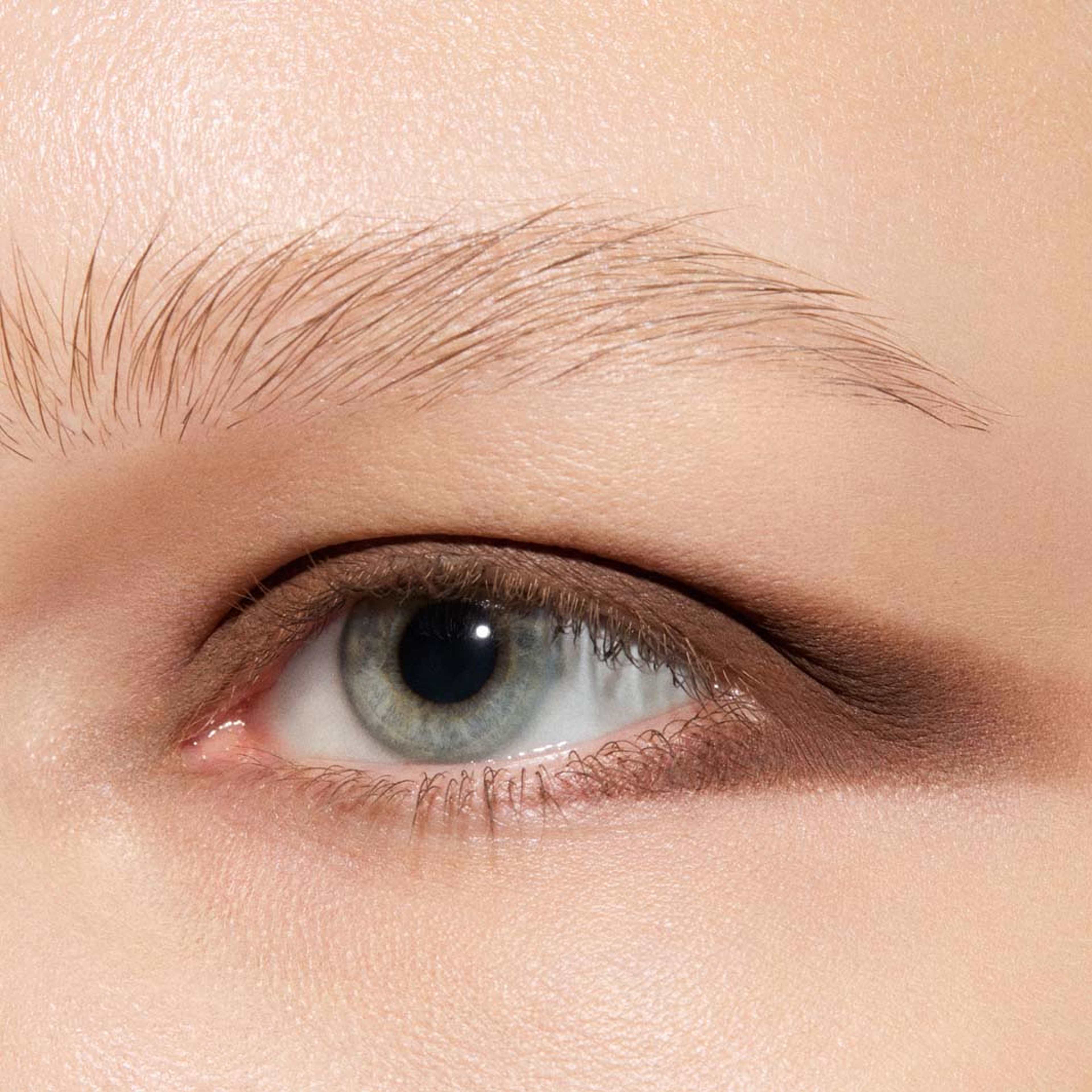 Multisculpt Matte Liquid Eyeshadow, från MAC Cosmetics, i färgen Espresso. Klicka för att öppna bilden i stort format