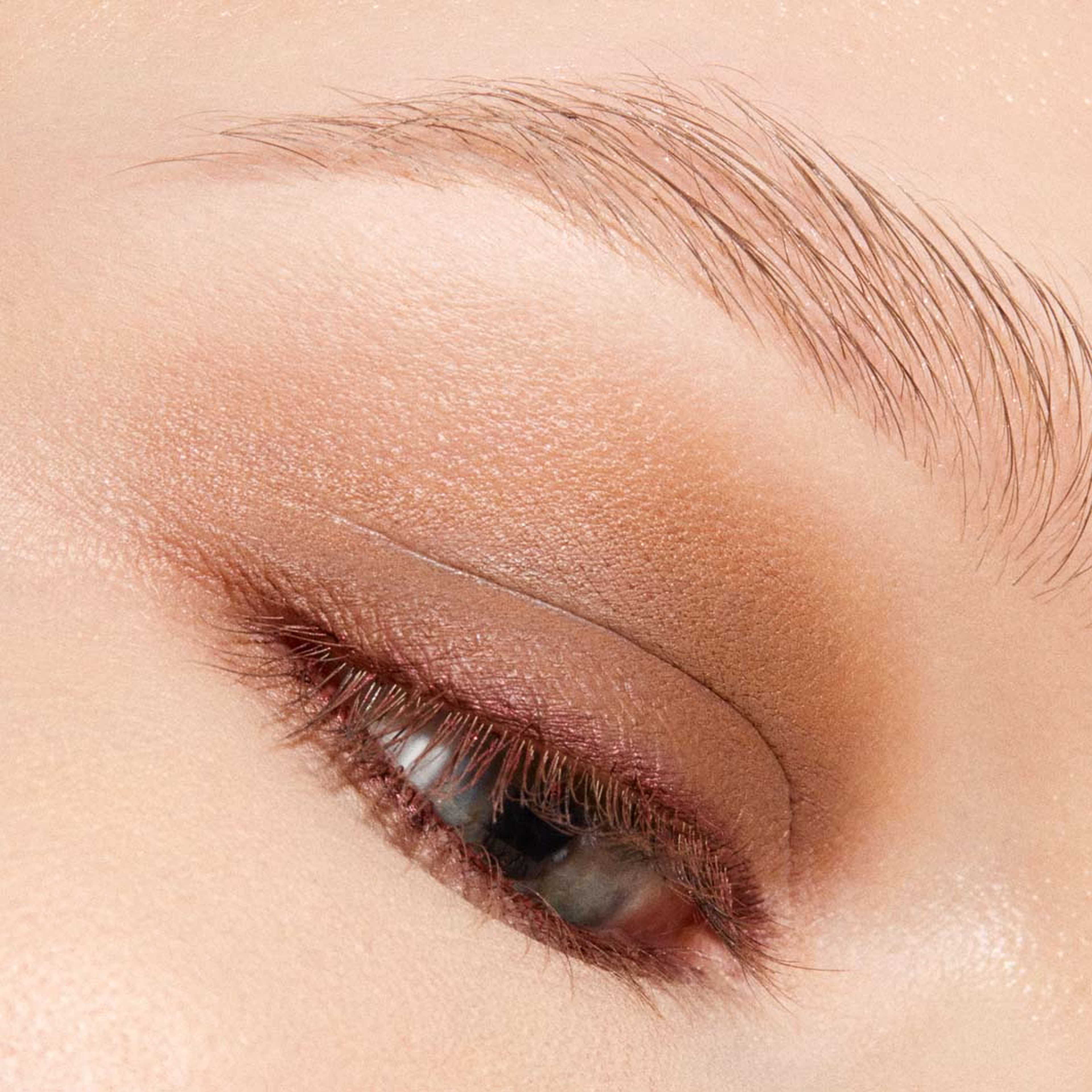 Multisculpt Matte Liquid Eyeshadow, från MAC Cosmetics, i färgen Uncorked. Klicka för att öppna bilden i stort format