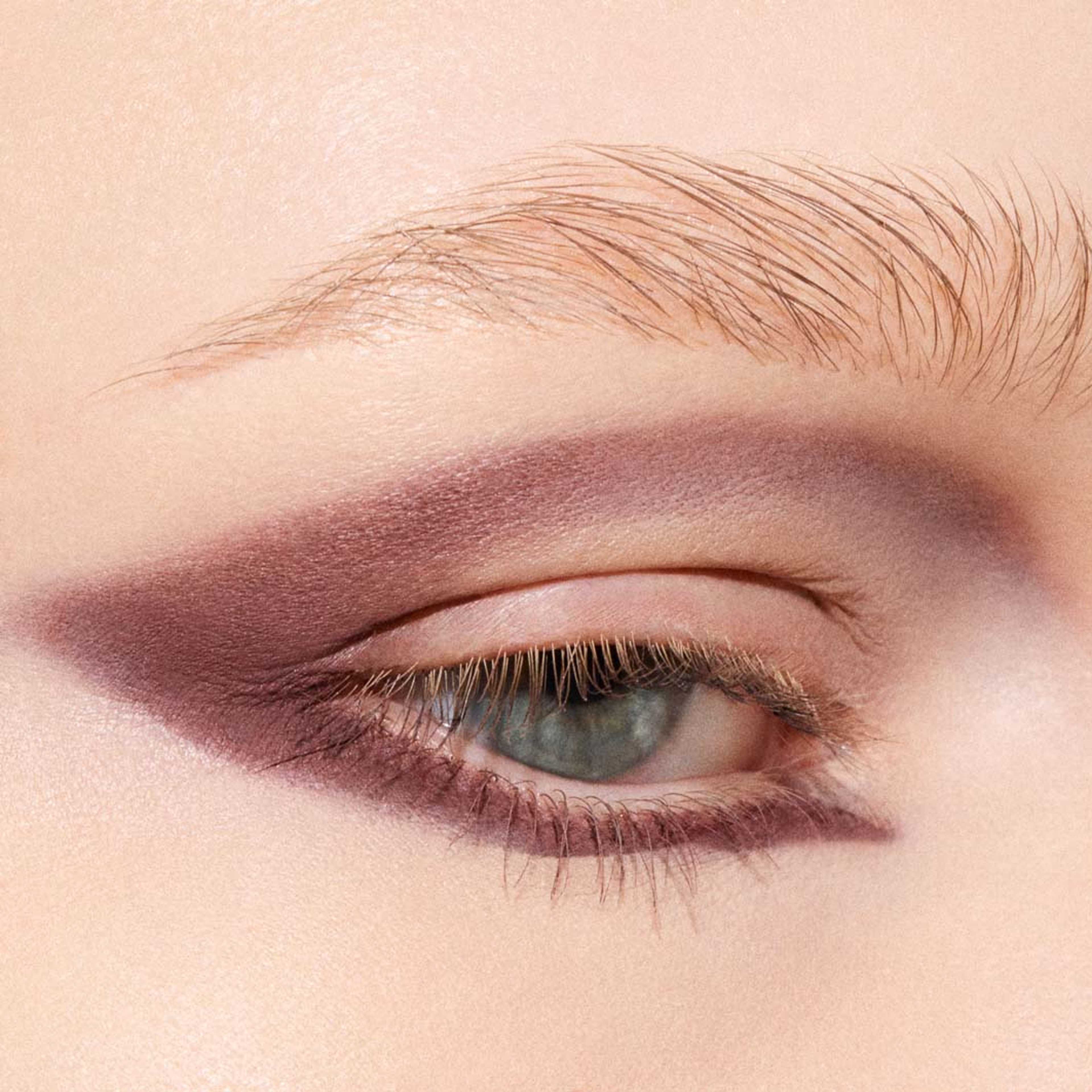 Multisculpt Matte Liquid Eyeshadow, från MAC Cosmetics, i färgen Pinot Noir. Klicka för att öppna bilden i stort format