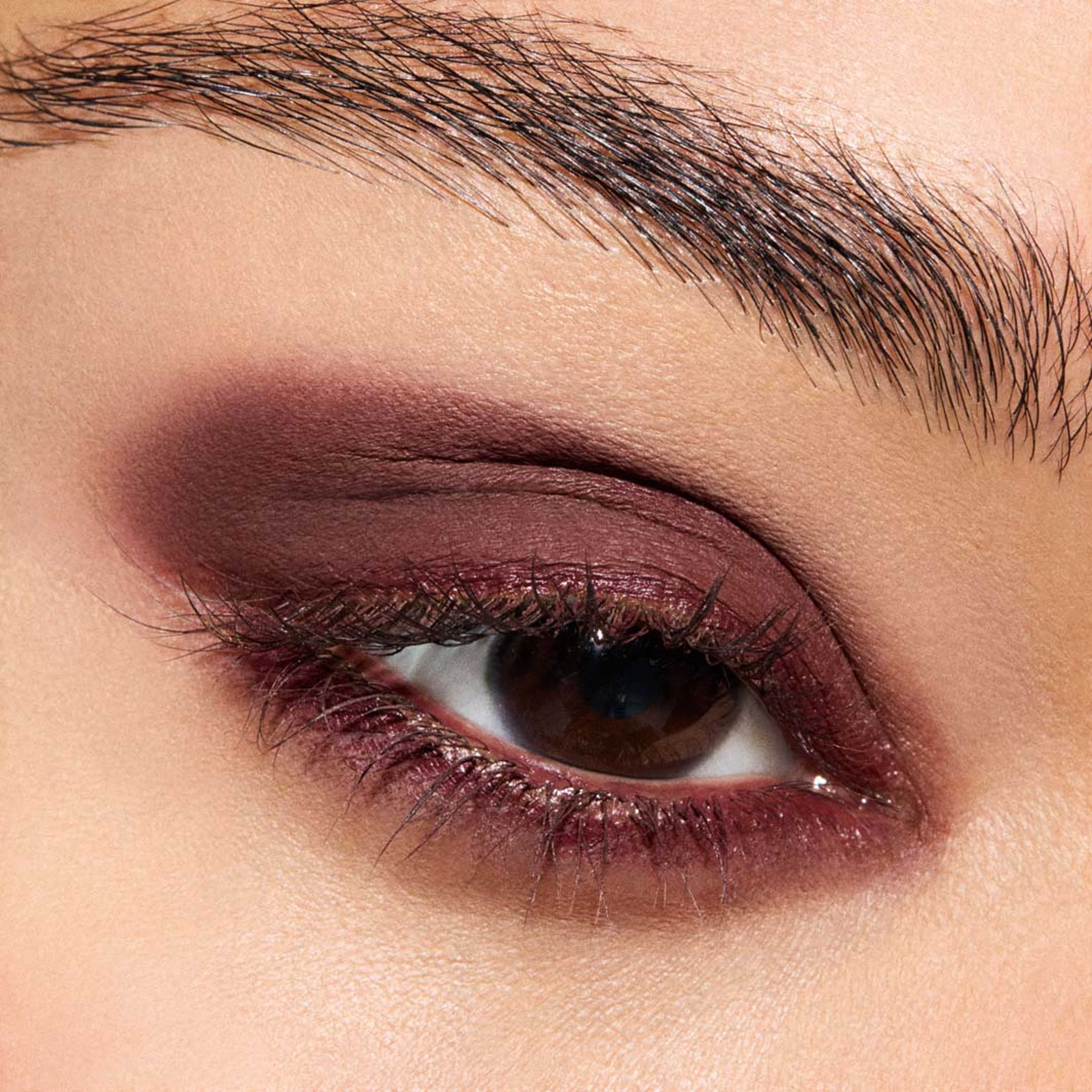 Multisculpt Matte Liquid Eyeshadow, från MAC Cosmetics, i färgen Pinot Noir. Klicka för att öppna bilden i stort format