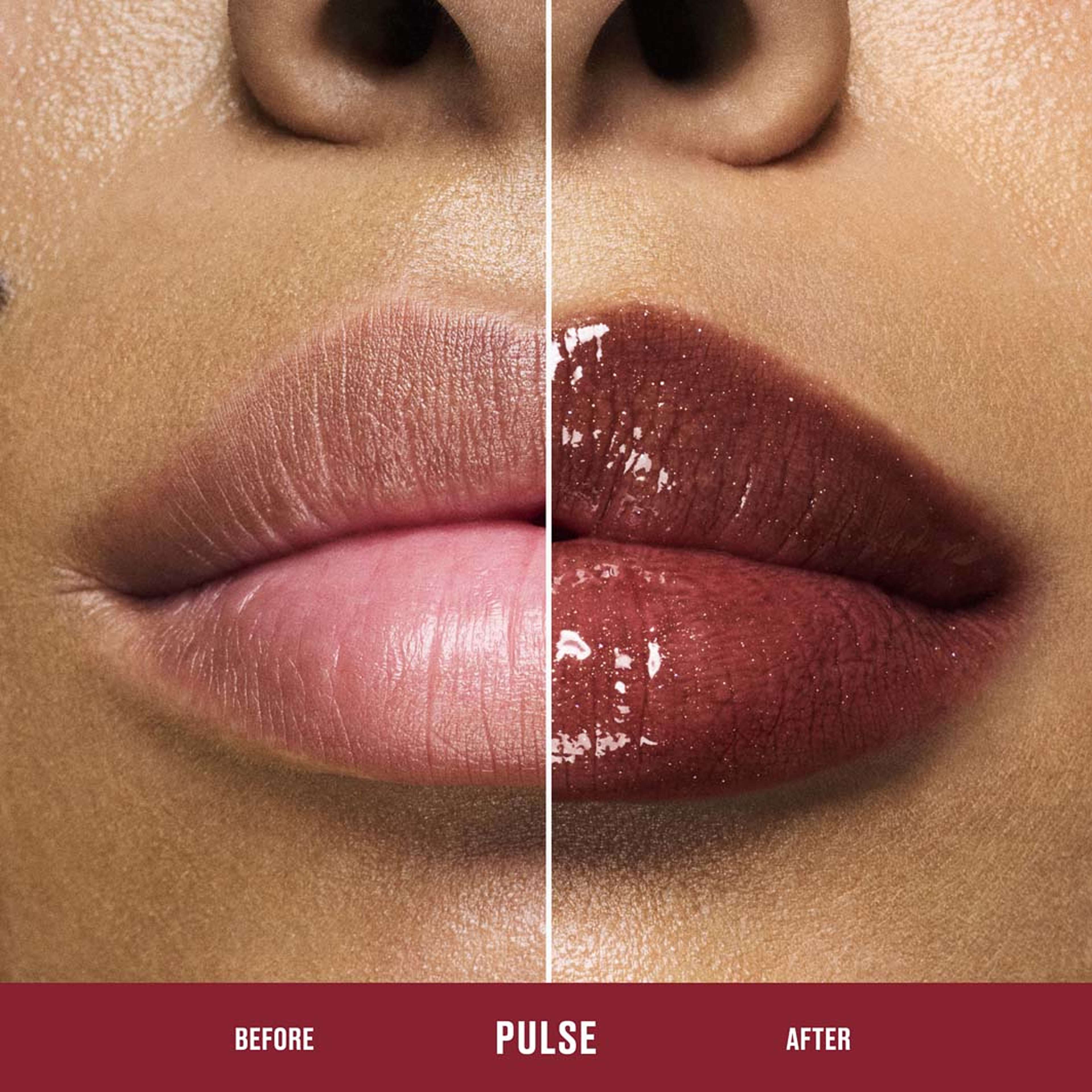 Lipglass Cushion High-Pigment Lip Oil, från MAC Cosmetics, i färgen Pulse. Klicka för att öppna bilden i stort format