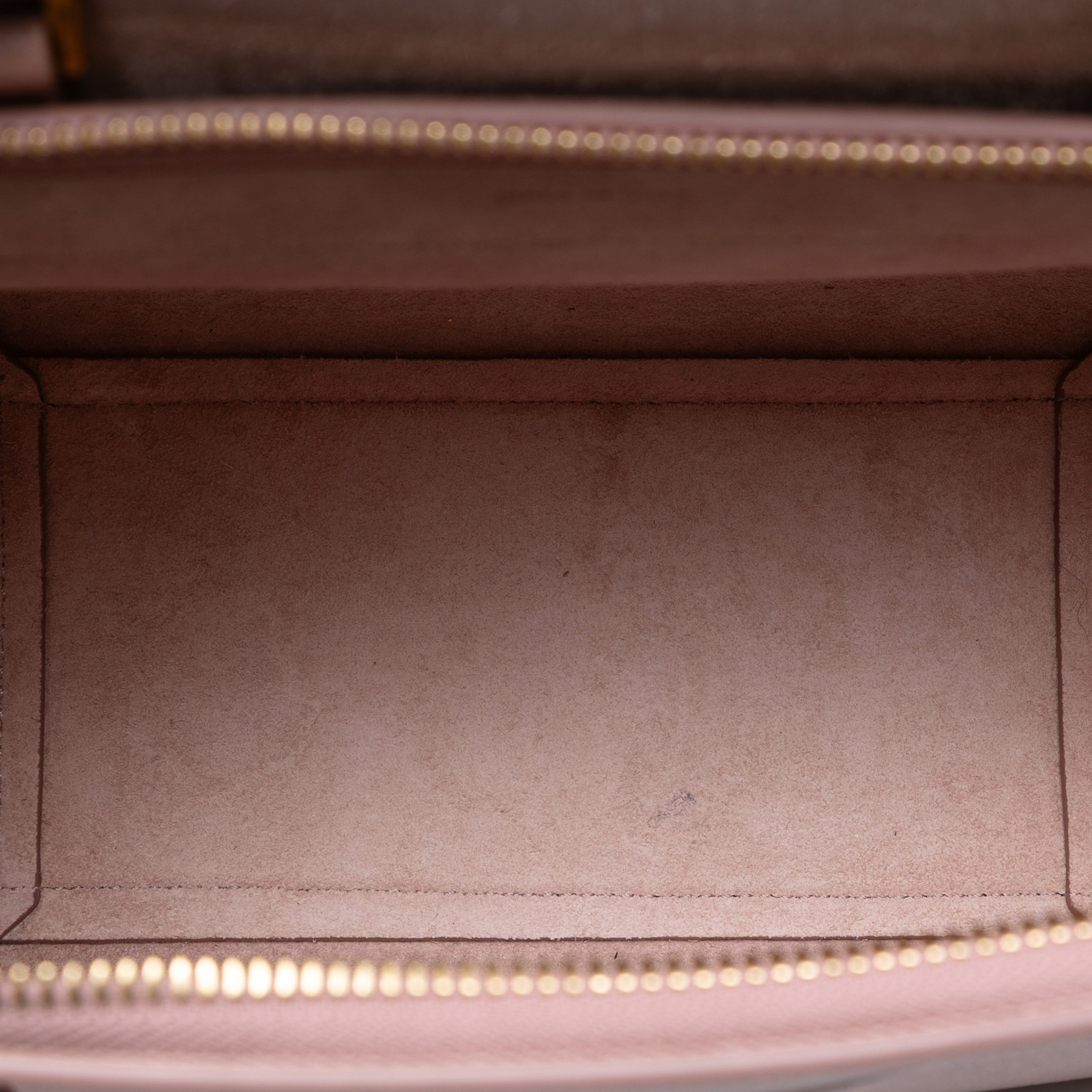 Celine Nano Grained Calfskin Belt Bag, från Luxclusif, i färgen pink. Klicka för att öppna bilden i stort format