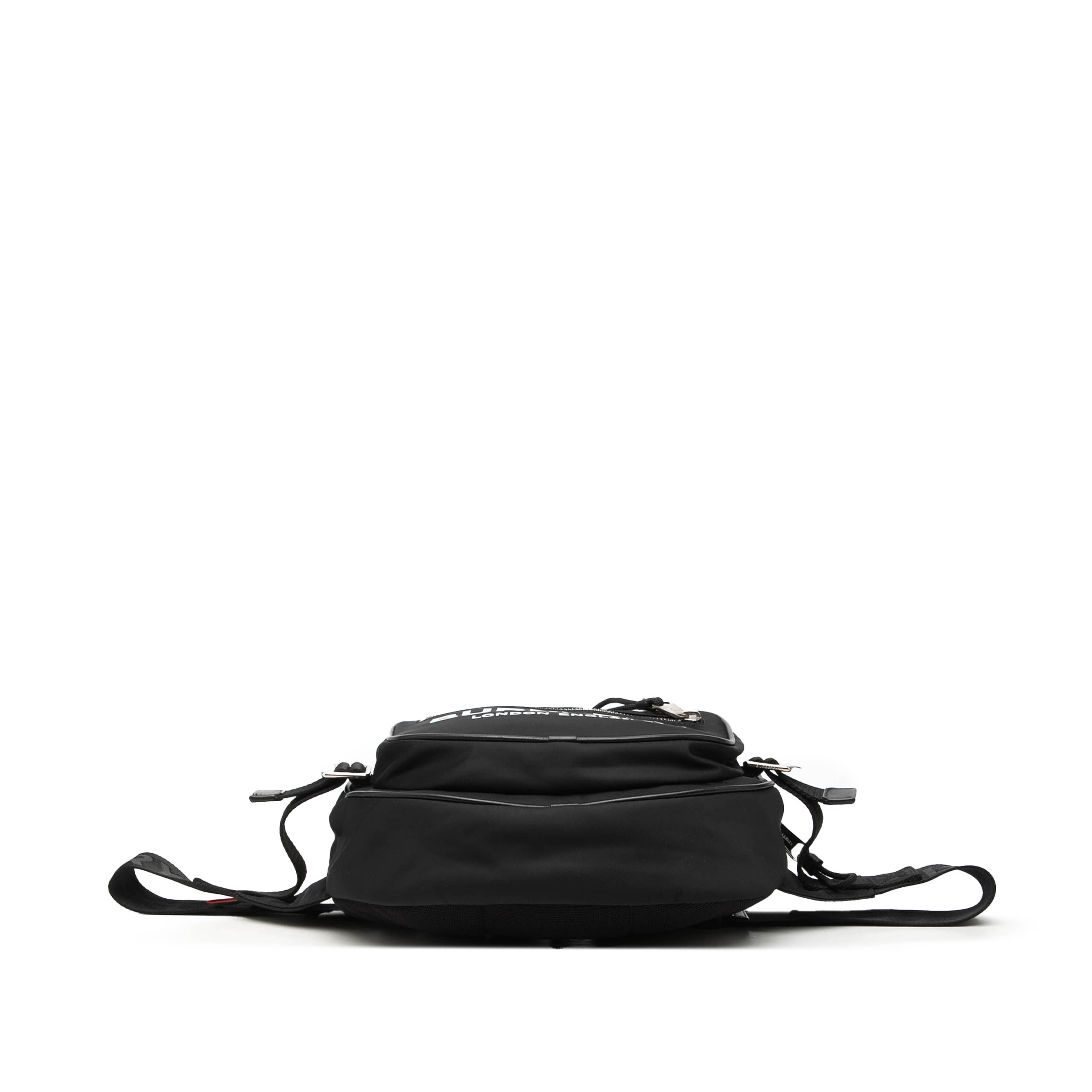 Burberry Nylon Logo Cannon Belt Bag, från Luxclusif, i färgen svart. Klicka för att öppna bilden i stort format