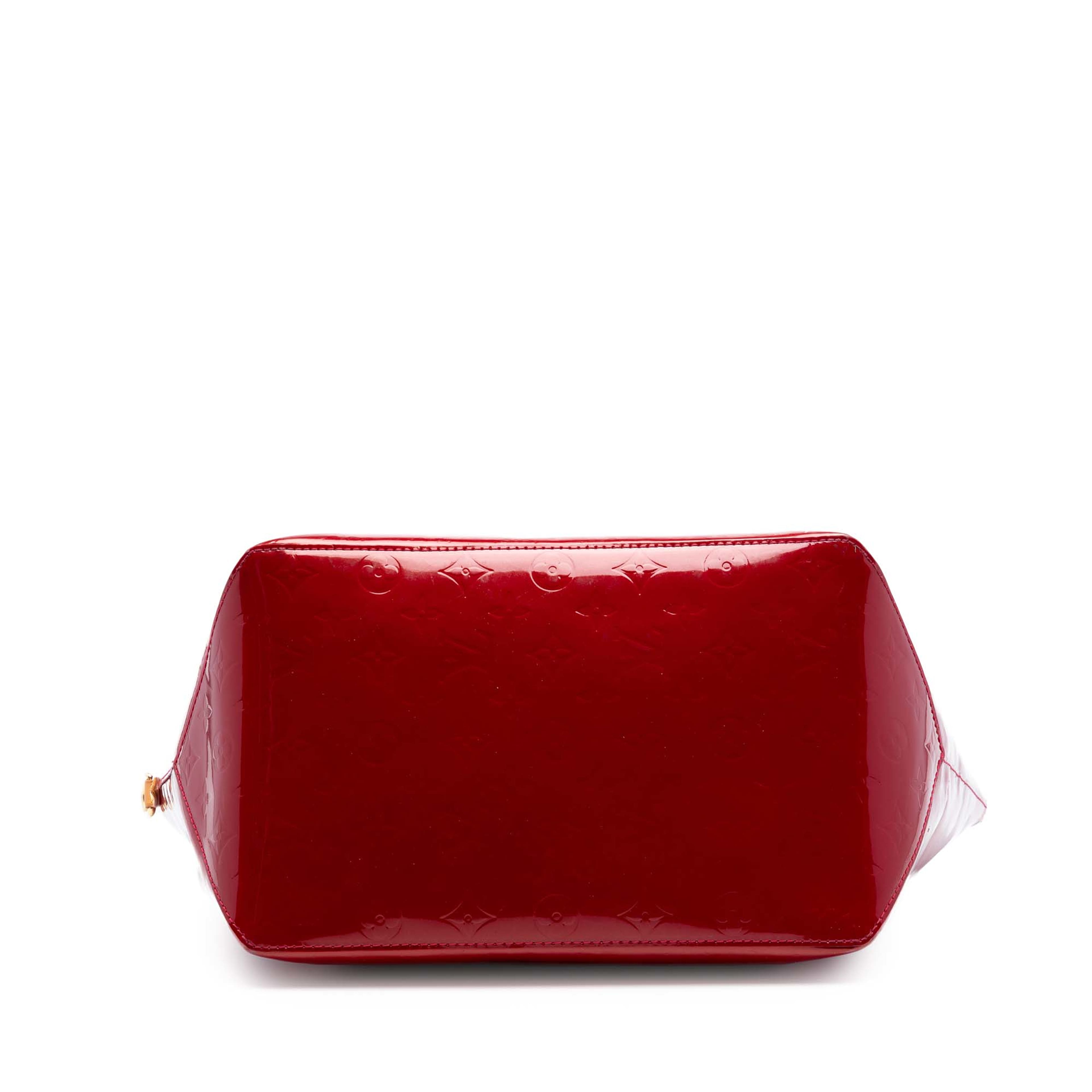 Louis Vuitton Monogram Vernis Bellevue Gm, från Luxclusif, i färgen röd. Klicka för att öppna bilden i stort format