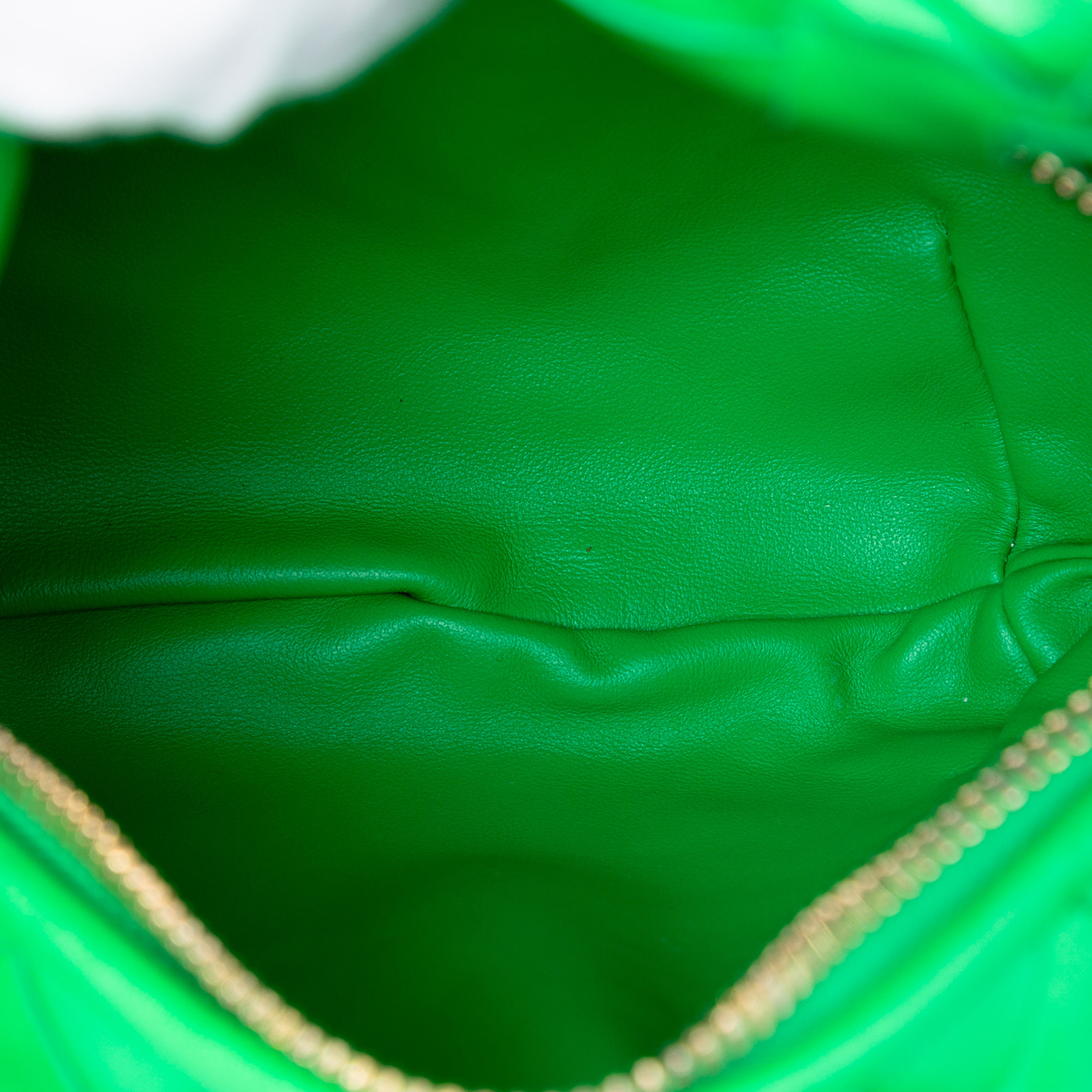 Bottega Veneta Mini Nappa Intrecciato Jodie, från Luxclusif, i färgen green. Klicka för att öppna bilden i stort format